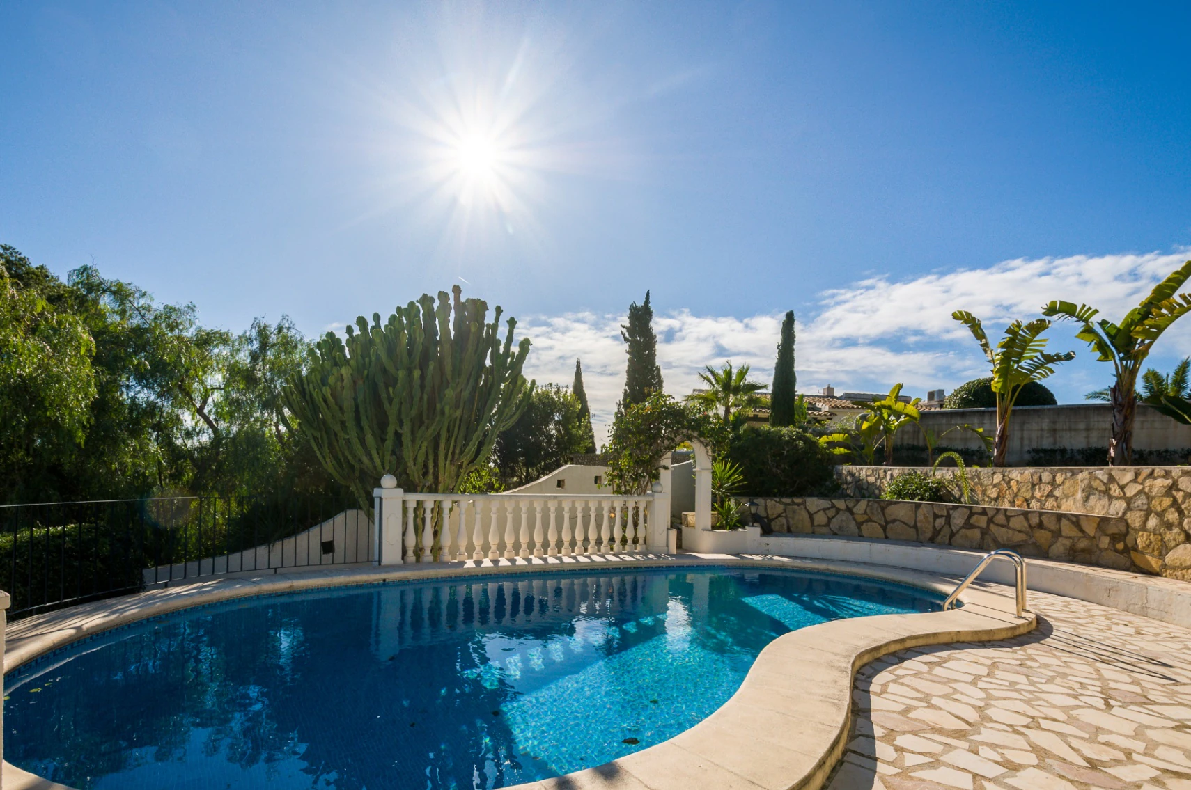 Zeezicht villa te koop in Moraira op loopafstand van het strand