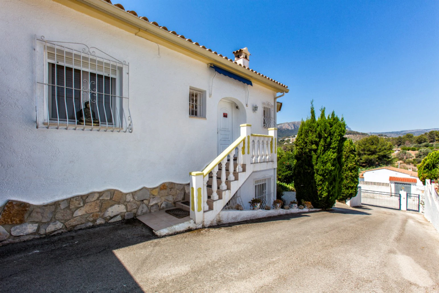 Rustig gelegen villa met bergzicht te koop in Calpe