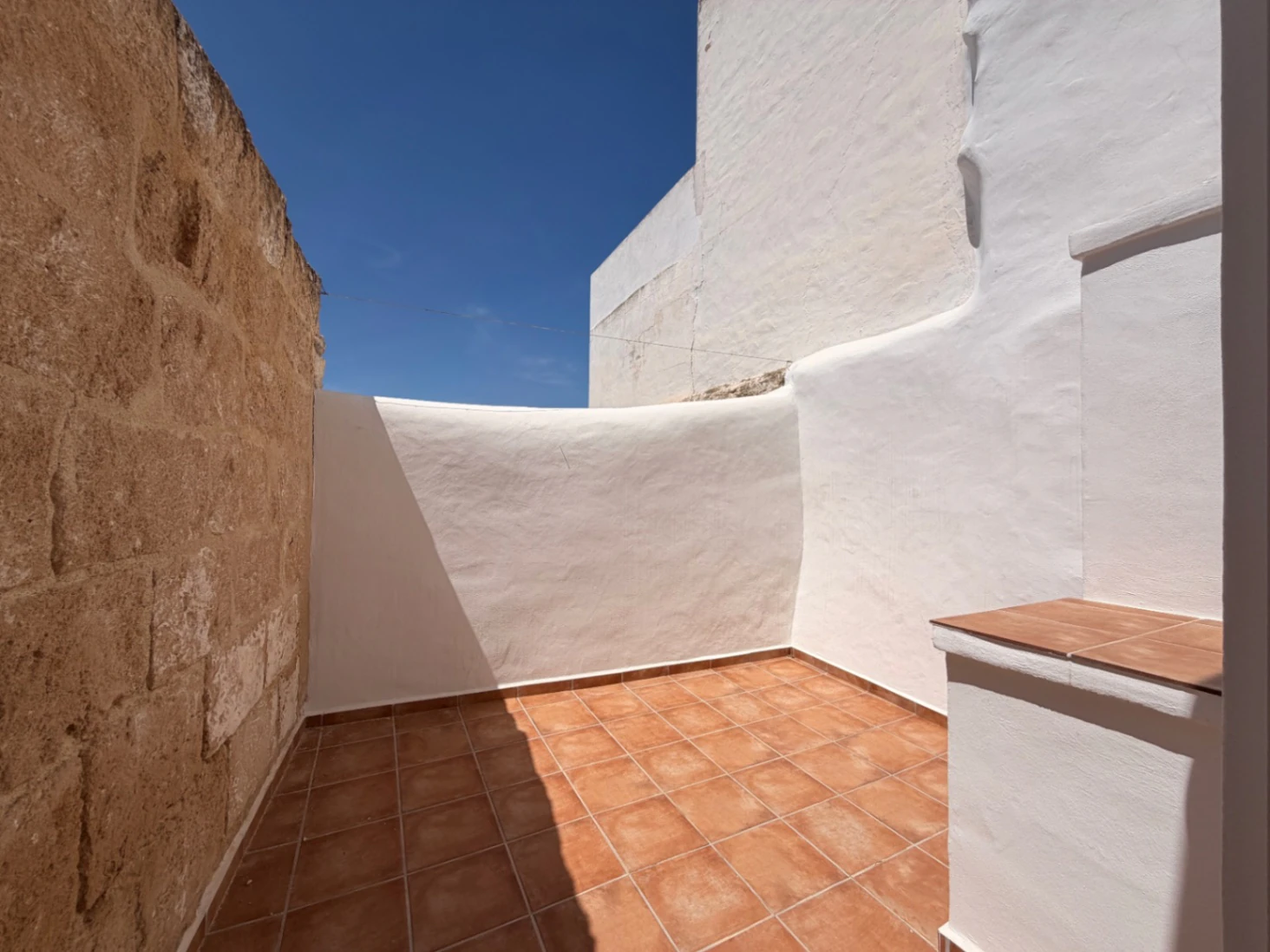 Amplio casa de pueblo con vistas al mar en venta en el centro de Benitachell