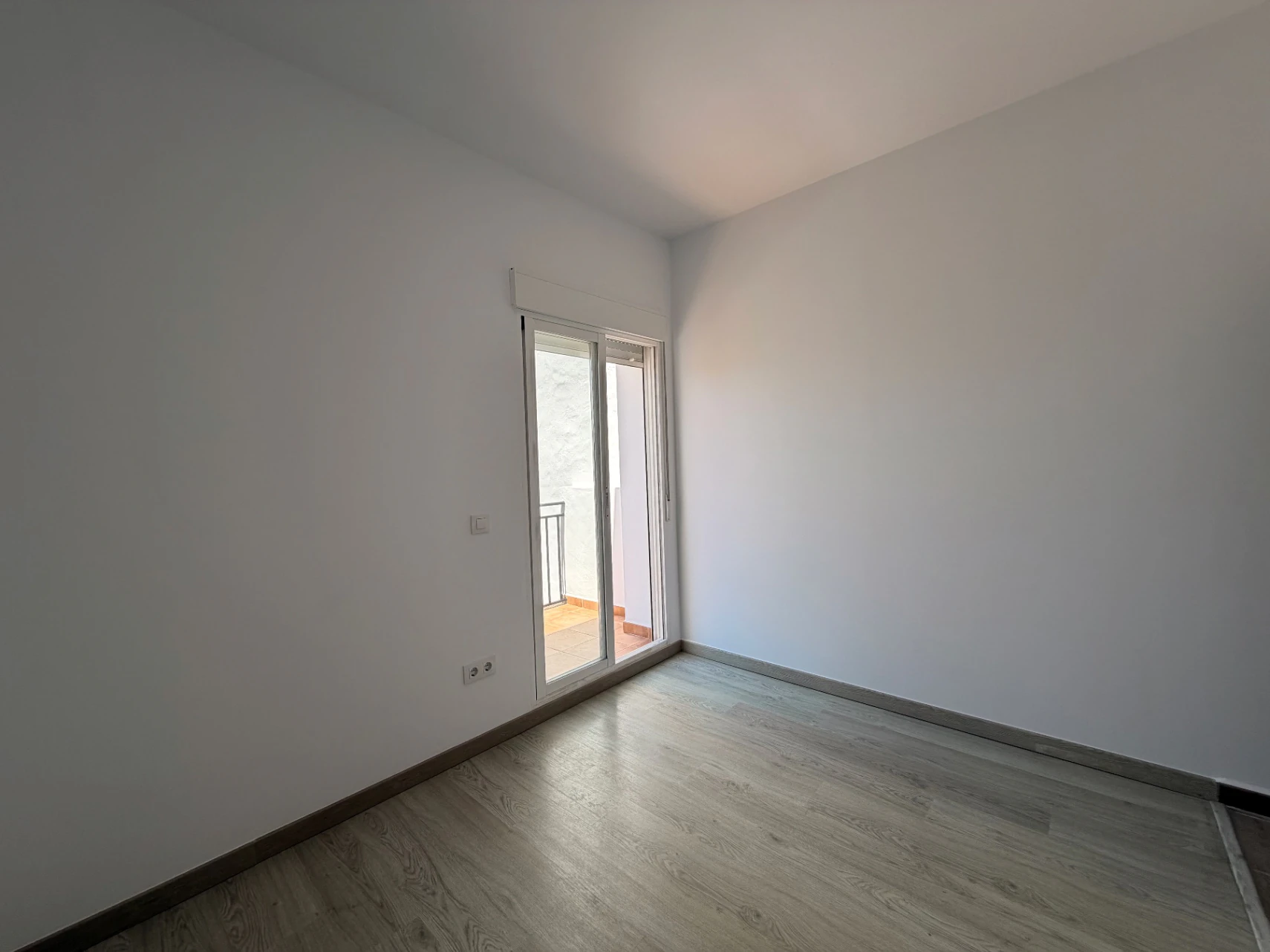 Amplio casa de pueblo con vistas al mar en venta en el centro de Benitachell