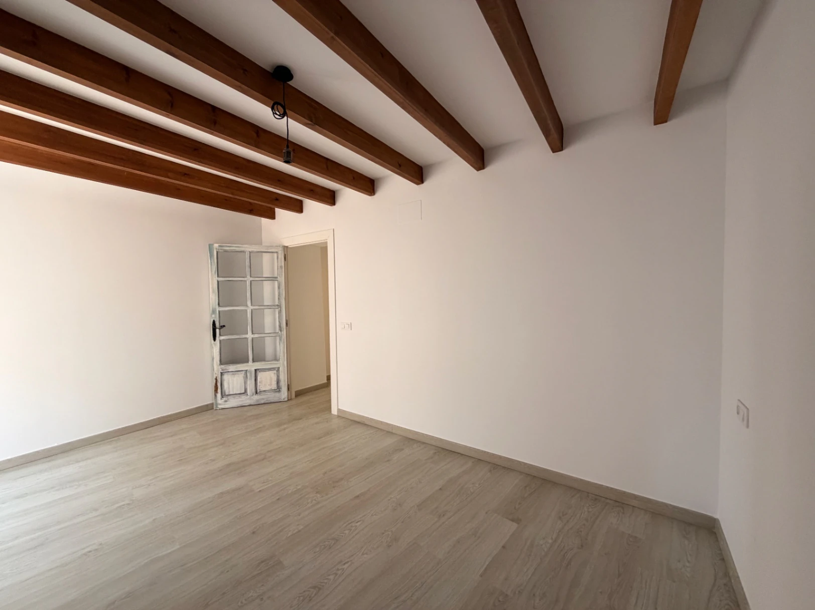 Amplio casa de pueblo con vistas al mar en venta en el centro de Benitachell