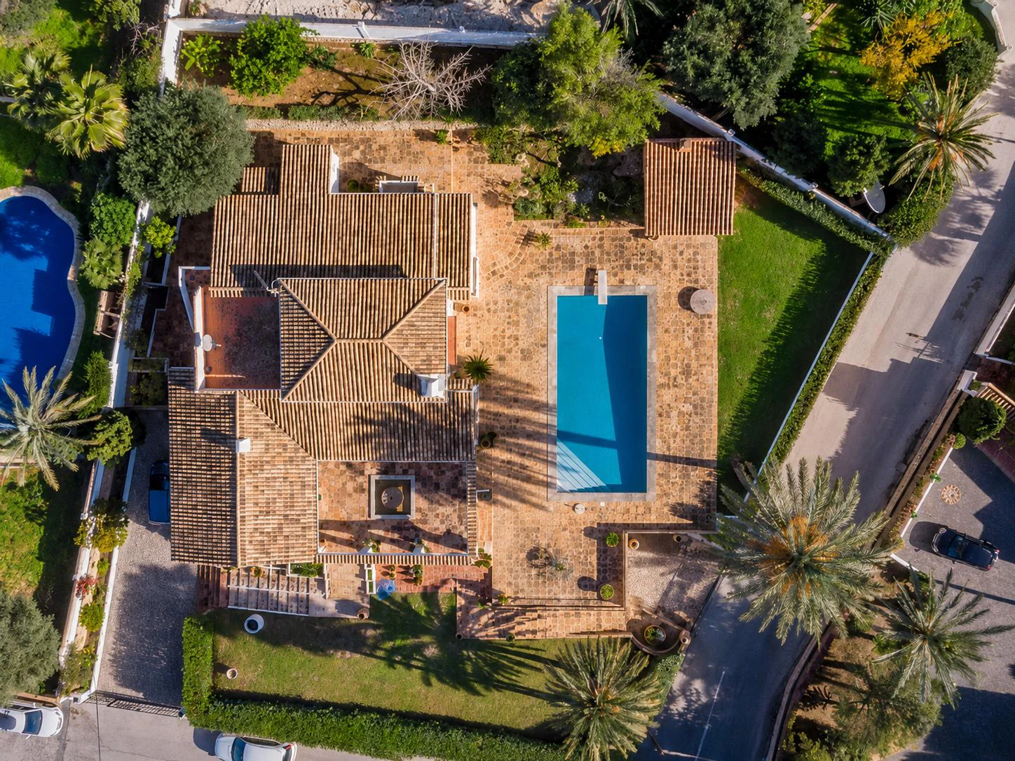 Villa avec des vues ouvertes imprenables et des vues partielles sur la mer à vendre à Pla Del Mar, Moraira