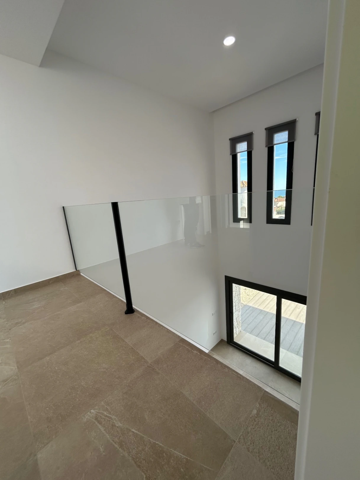 Villa neuve prête à emménager avec vue sur la mer à vendre à La Fustera, Benissa