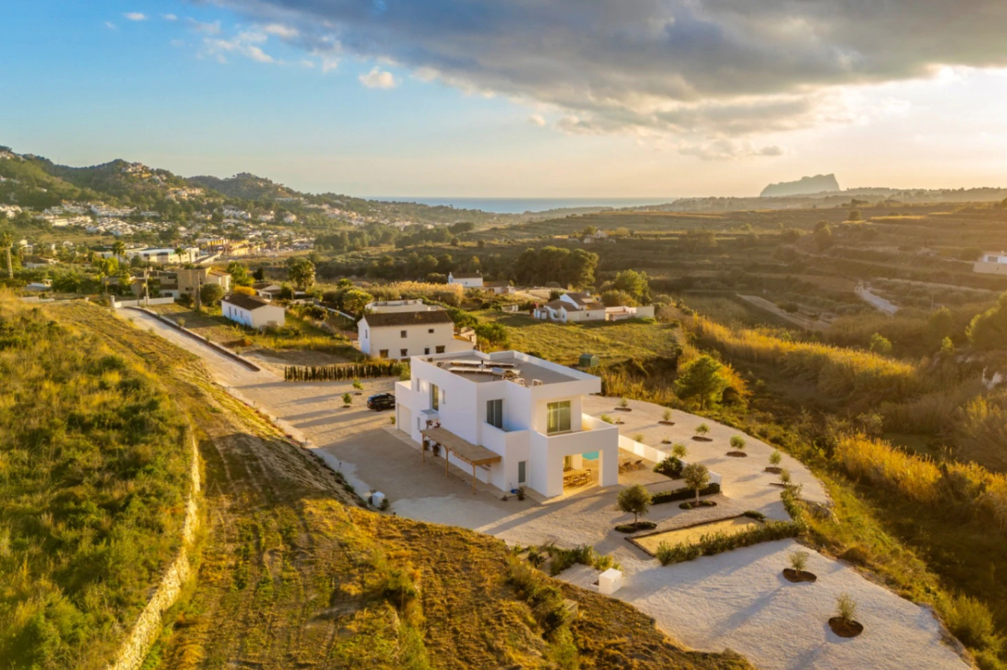 Moderna, nueva casa en un gran terreno rústico en Benitachell