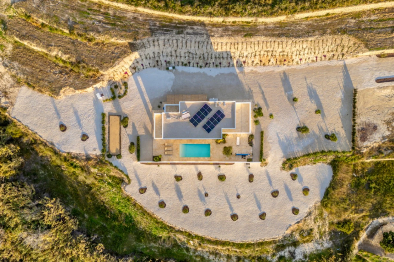 Moderna, nueva casa en un gran terreno rústico en Benitachell