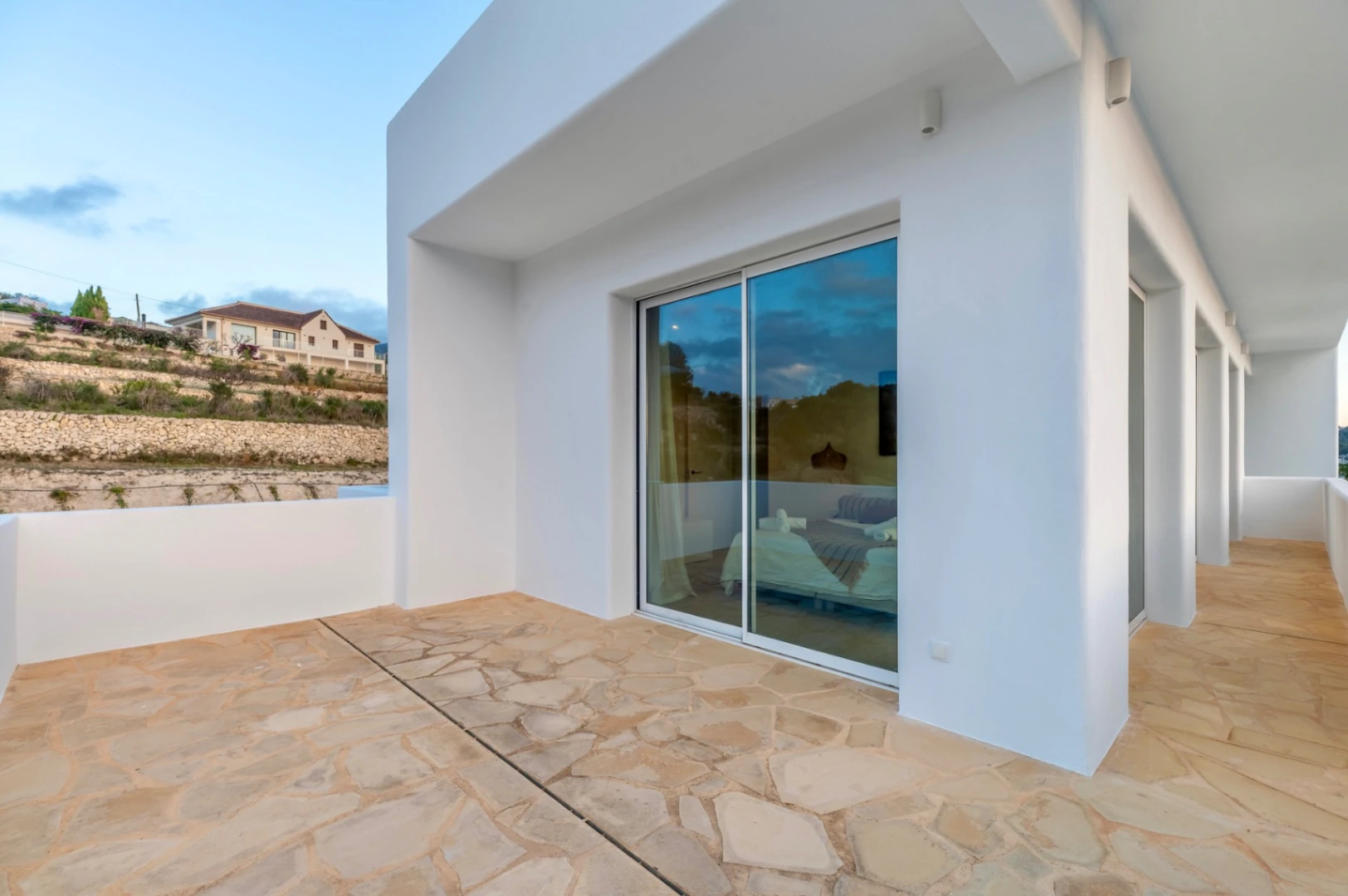 Moderna, nueva casa en un gran terreno rústico en Benitachell