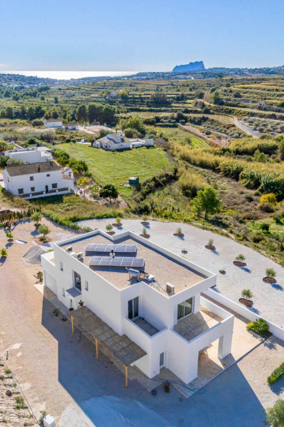 Moderna, nueva casa en un gran terreno rústico en Benitachell