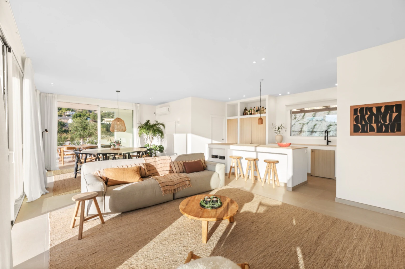 Moderna, nueva casa en un gran terreno rústico en Benitachell