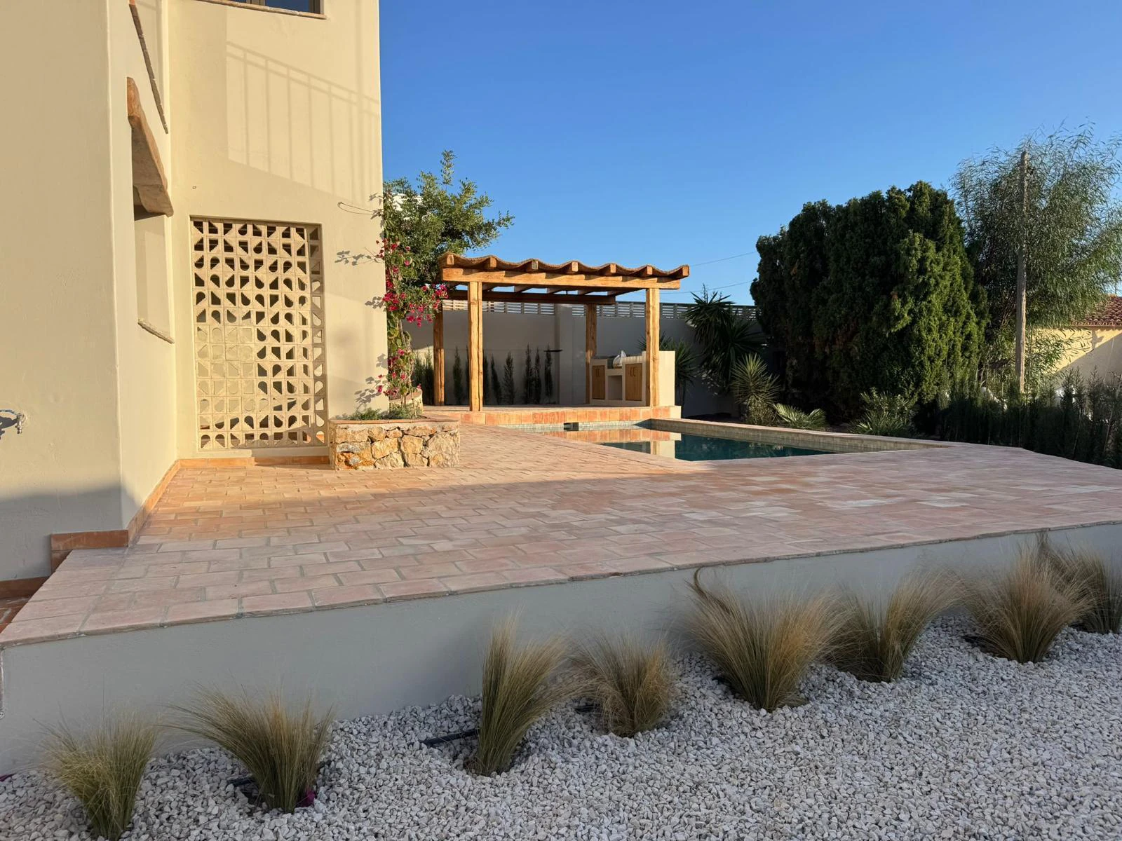 Villa de style ibicencement à vendre à distance de marche de La Fustera, Benissa