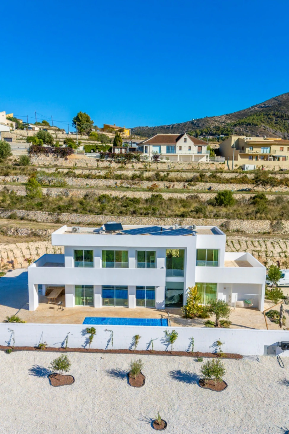 Moderna, nueva casa en un gran terreno rústico en Benitachell