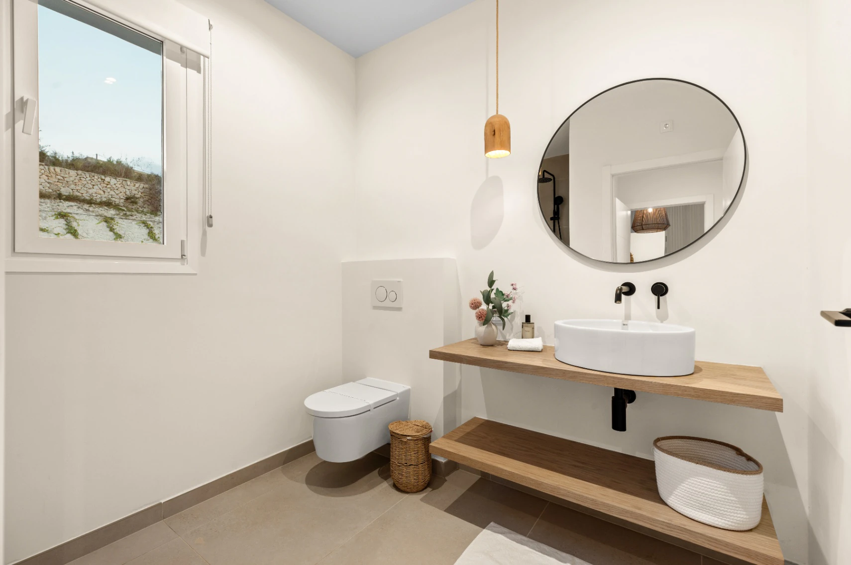 Moderna, nueva casa en un gran terreno rústico en Benitachell