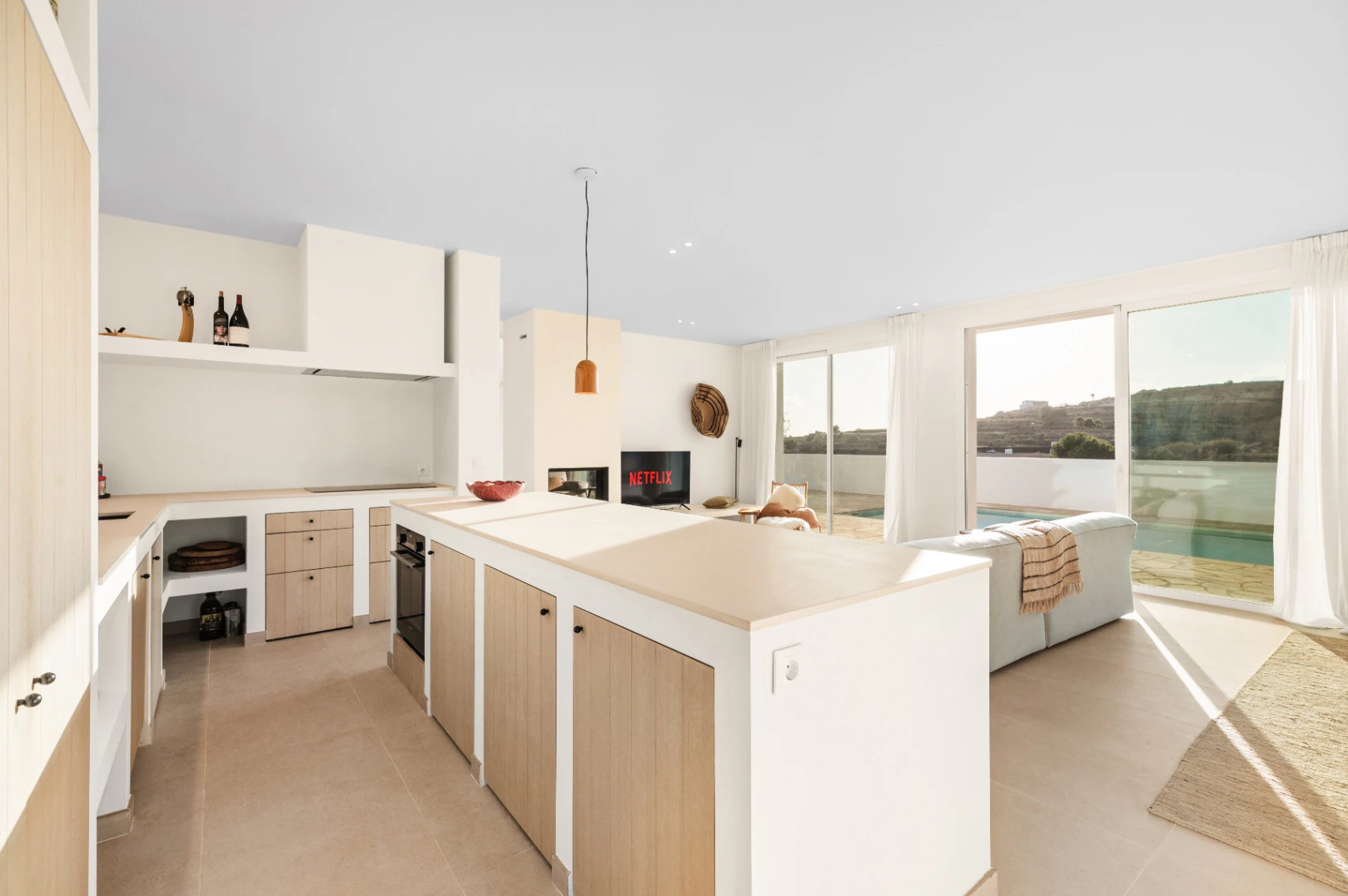 Moderna, nueva casa en un gran terreno rústico en Benitachell