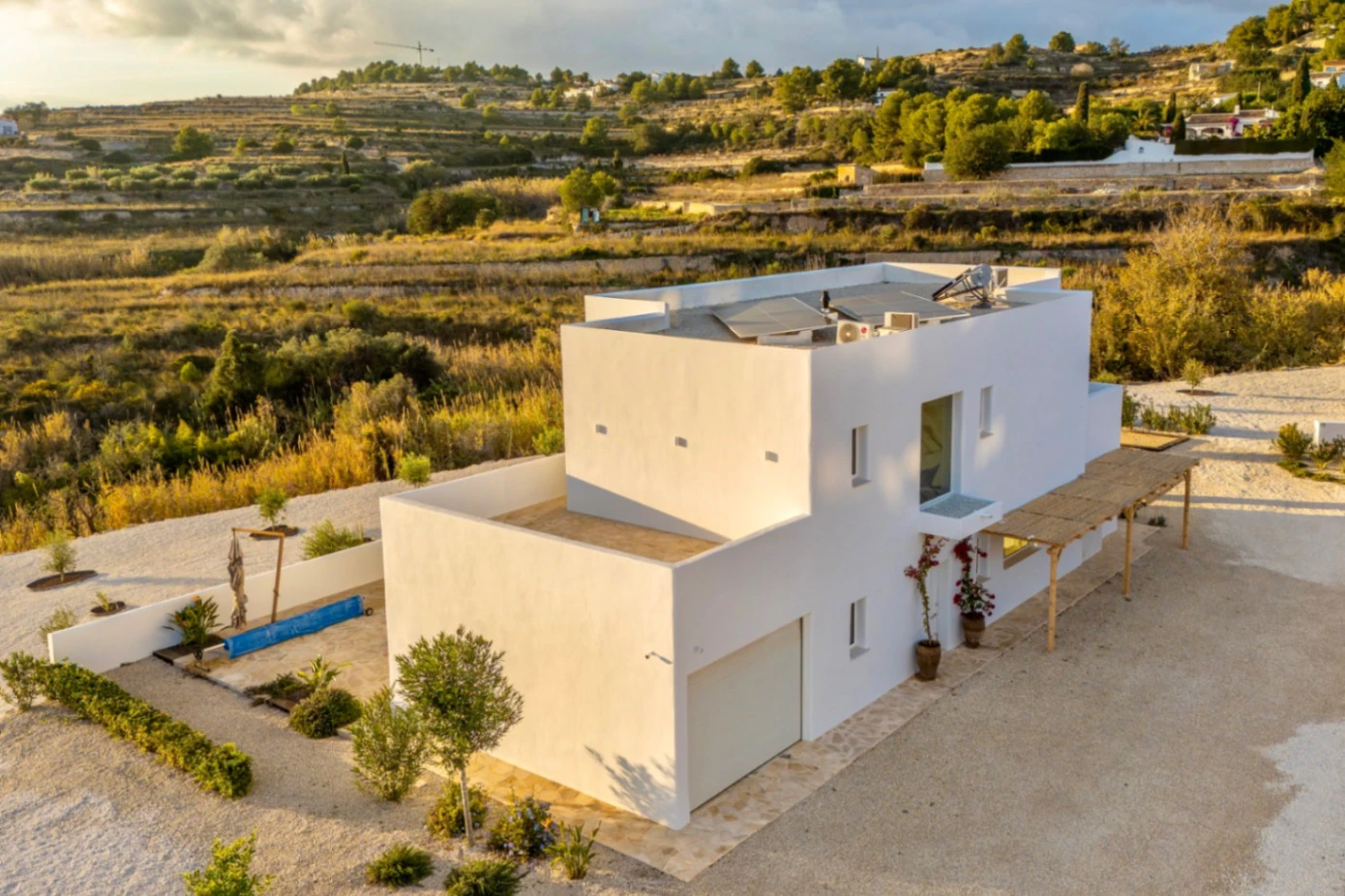 Moderna, nueva casa en un gran terreno rústico en Benitachell