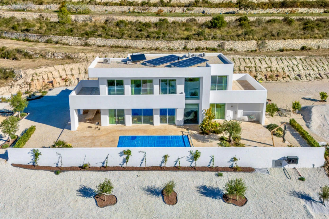 Moderna, nueva casa en un gran terreno rústico en Benitachell