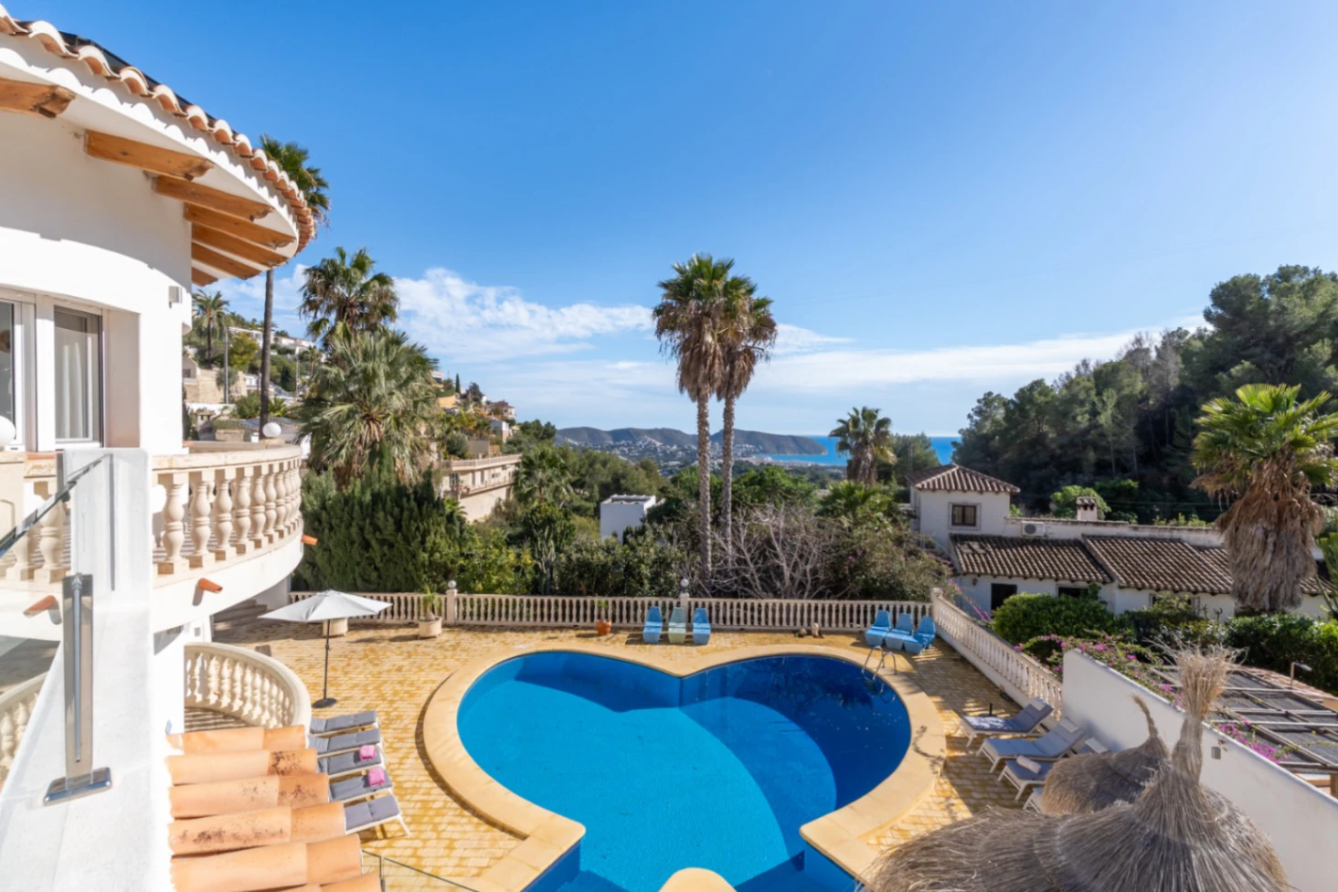 Belle villa spacieuse avec vue sur la mer à vendre à Benimeit, Moraira