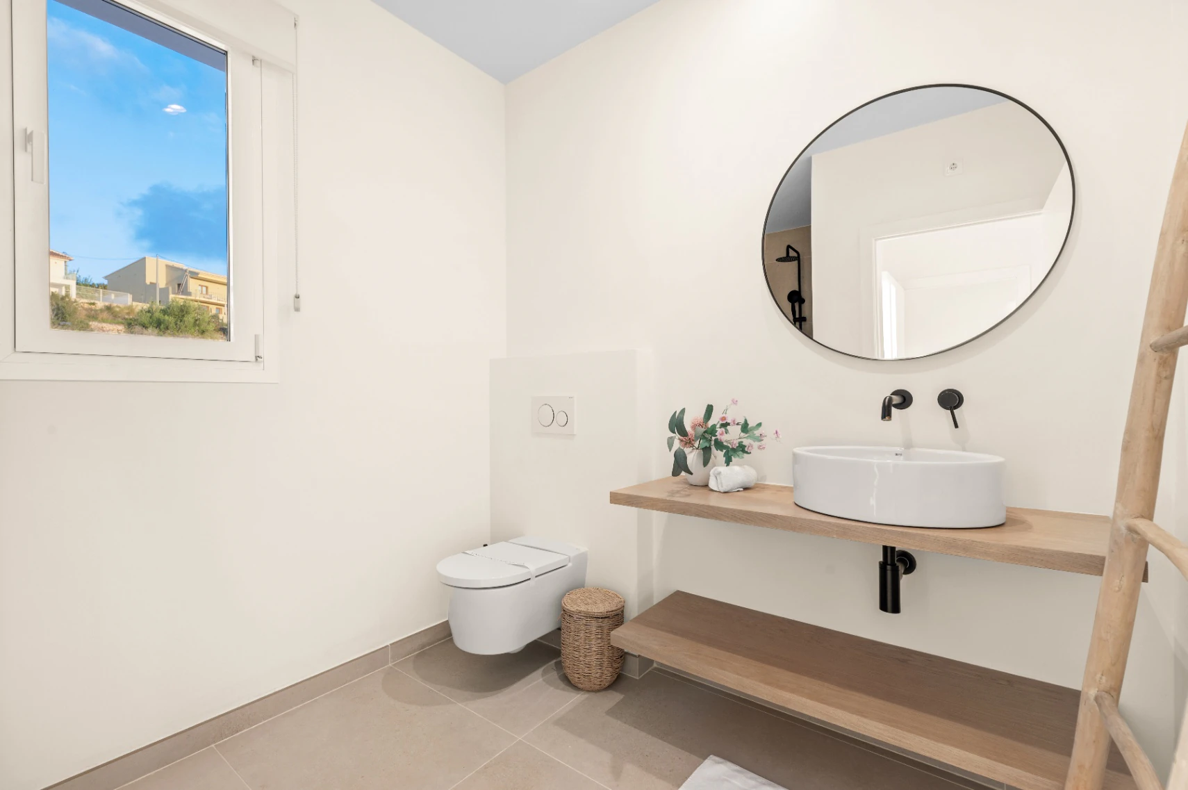 Moderna, nueva casa en un gran terreno rústico en Benitachell
