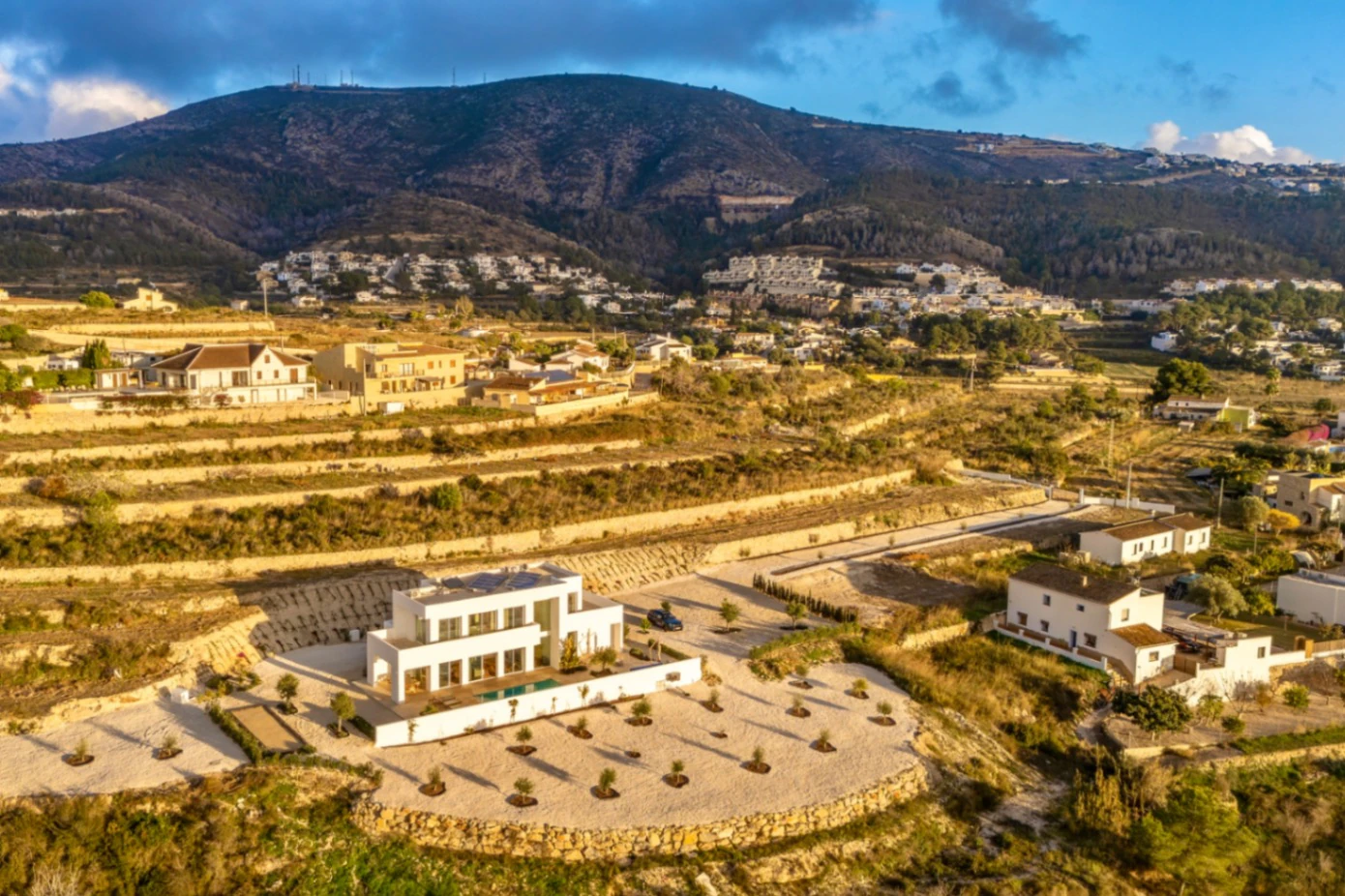 Moderna, nueva casa en un gran terreno rústico en Benitachell