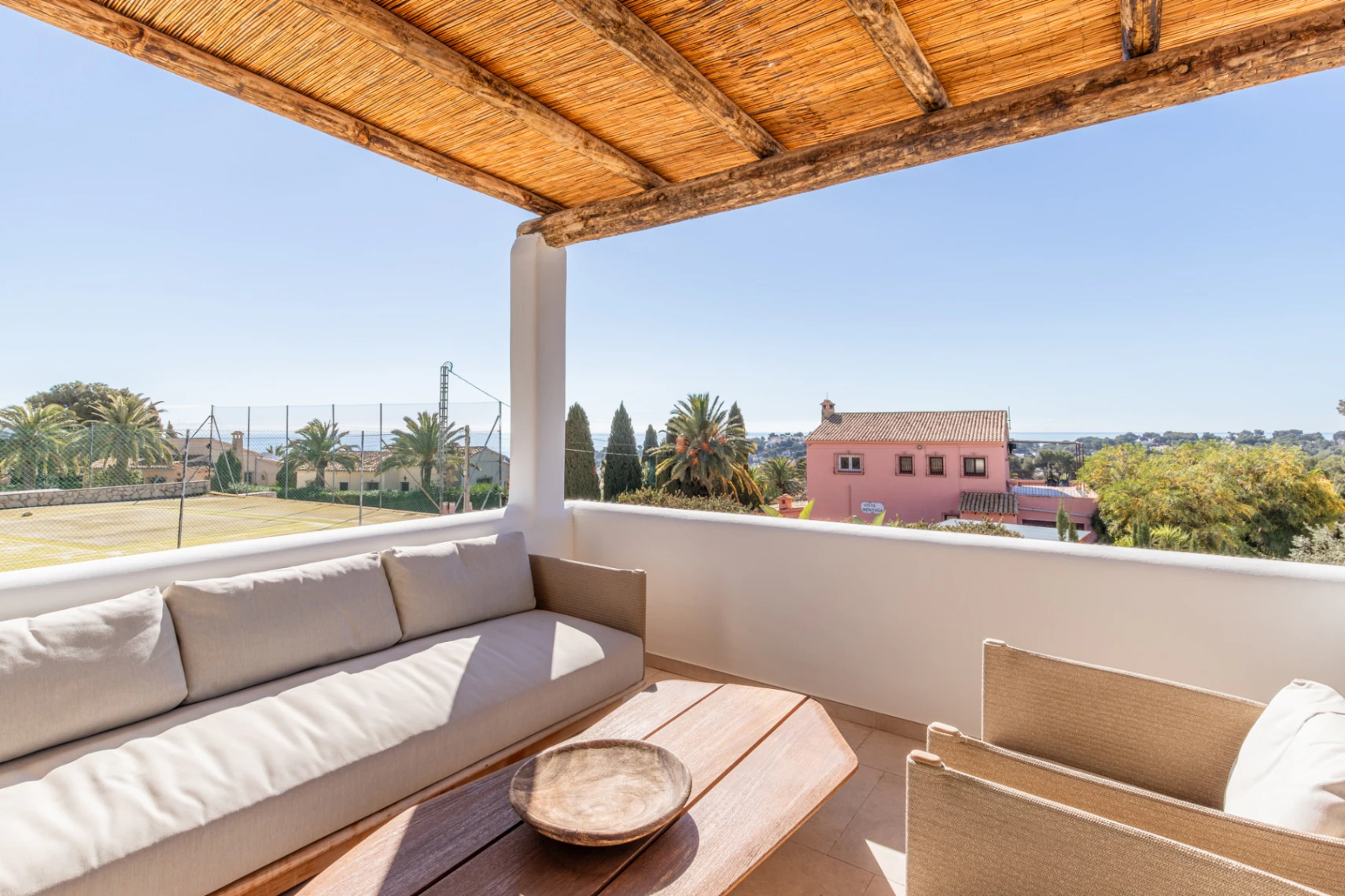 Villa de Luxe au Style Ibiza à Moraira — Élégance Méditerranéenne à Seulement 1 km de la Mer