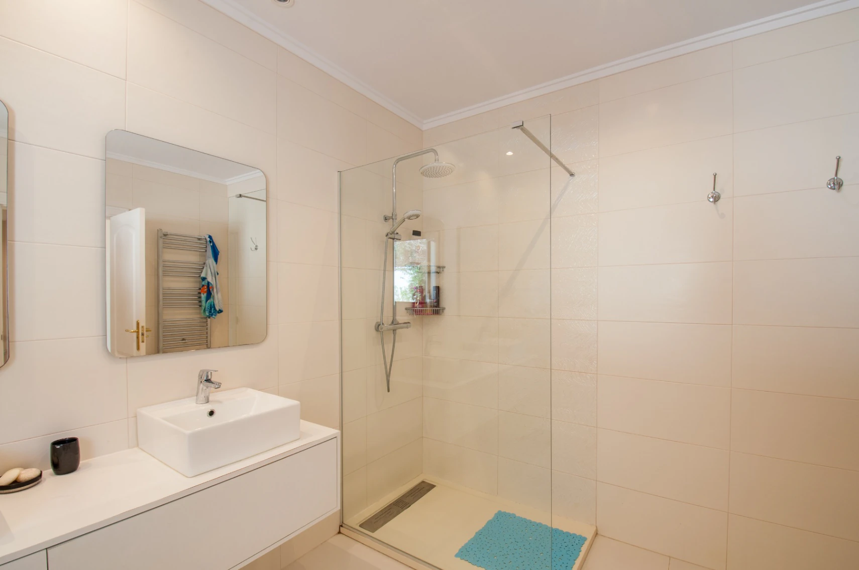 Gran villa elegante con vistas al mar en venta en Moraira