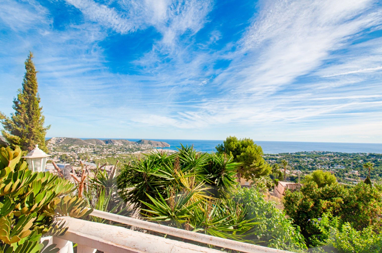 Es probablemente una de las mejores vistas al mar de Moraira.