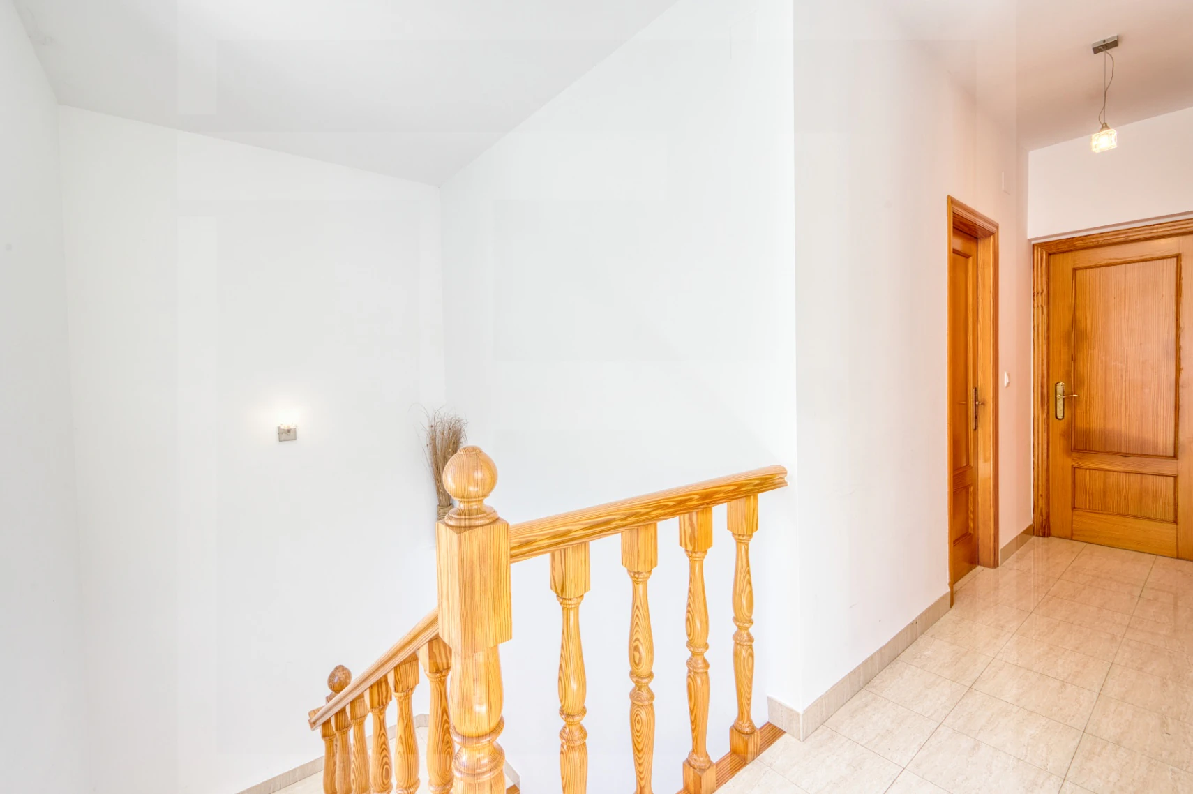 Villa en venta en La Sella con vistas al mar, golf y Montgó.