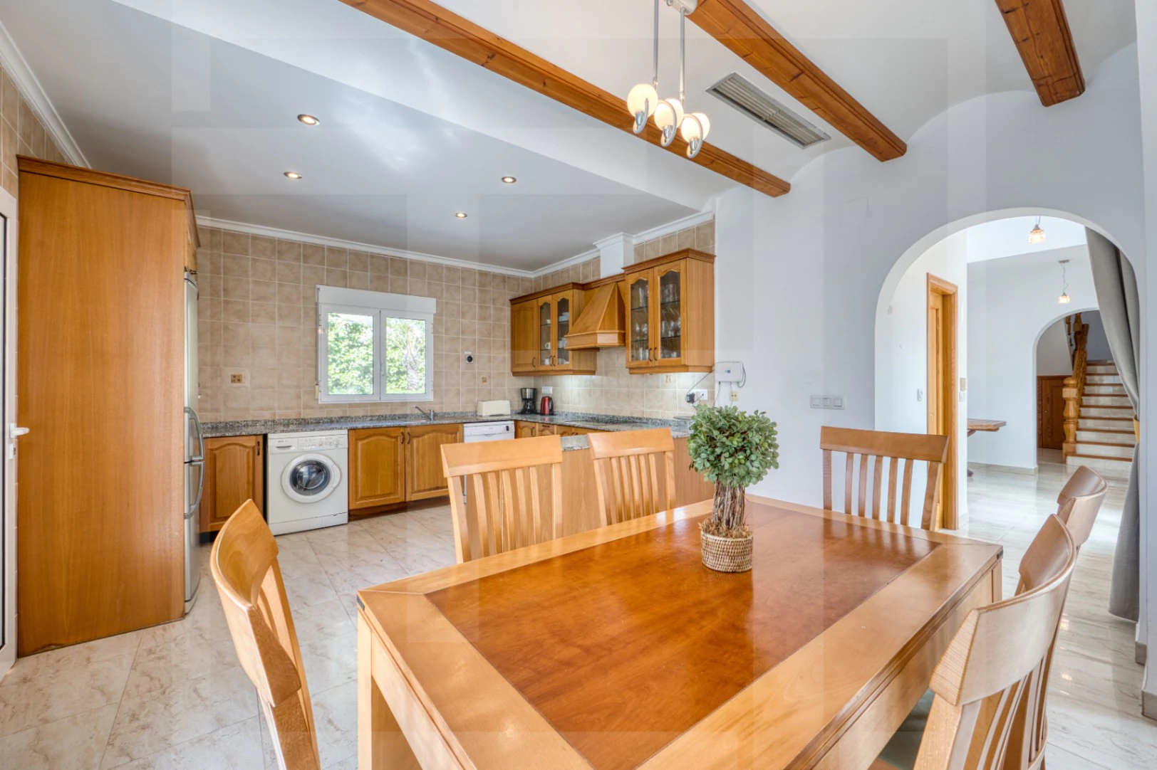 Villa en venta en La Sella con vistas al mar, golf y Montgó.