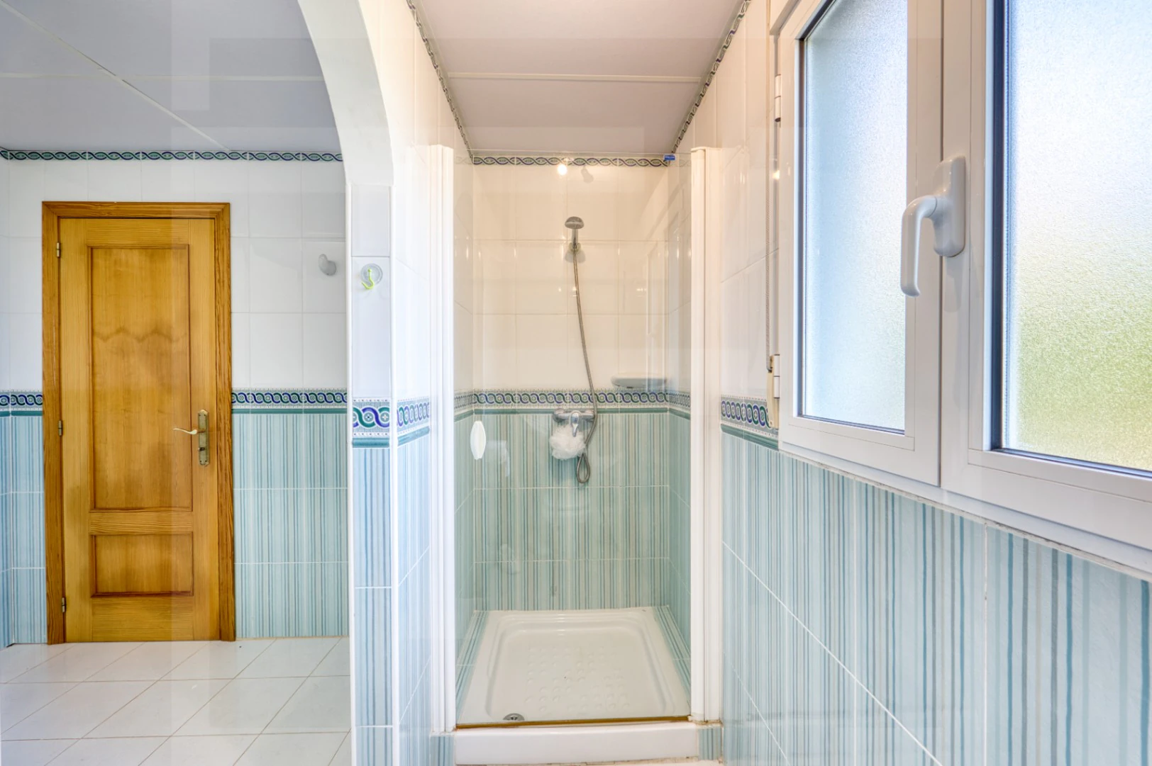 Villa en venta en La Sella con vistas al mar, golf y Montgó.