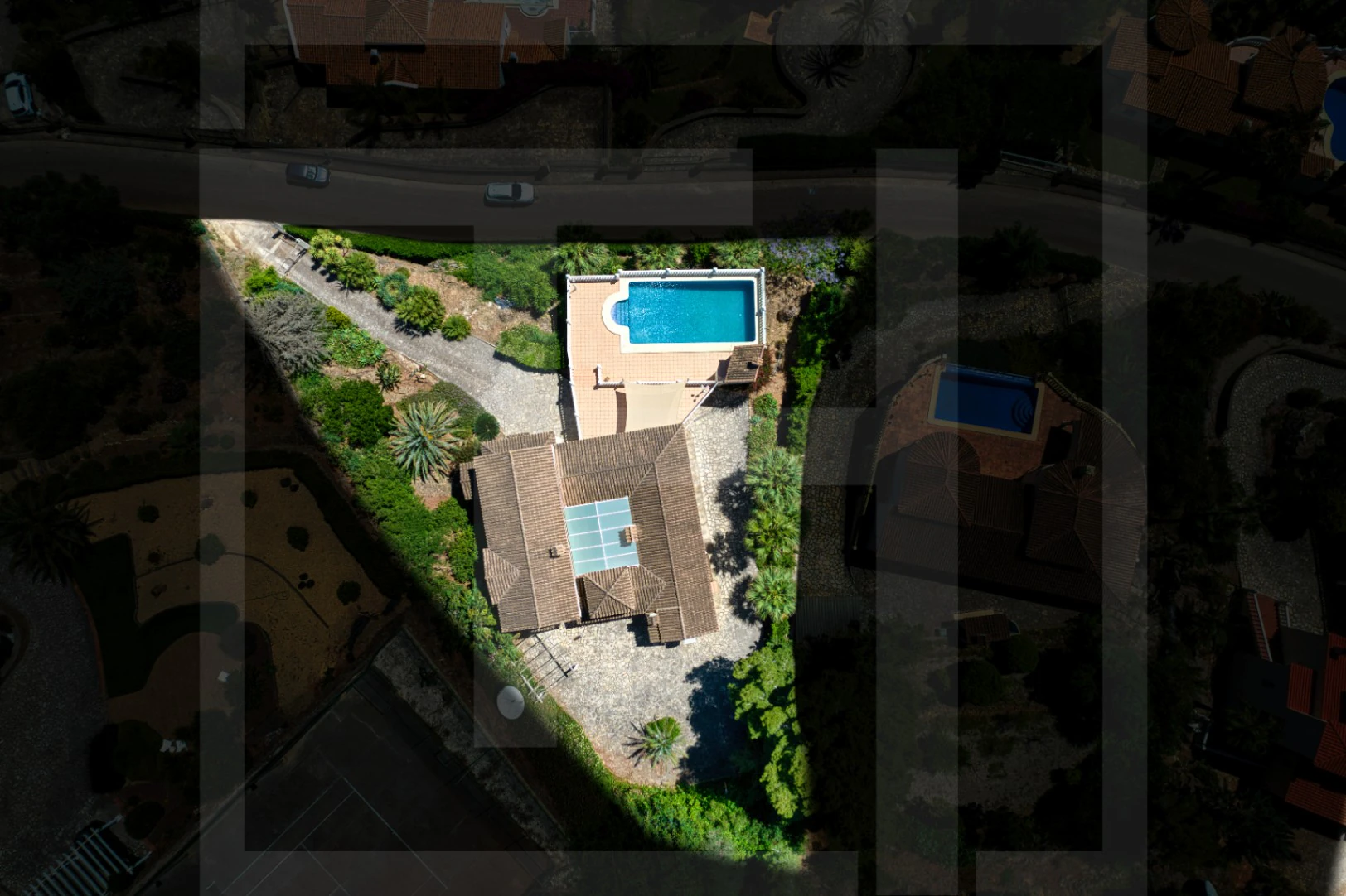 Villa en venta en La Sella con vistas al mar, golf y Montgó.