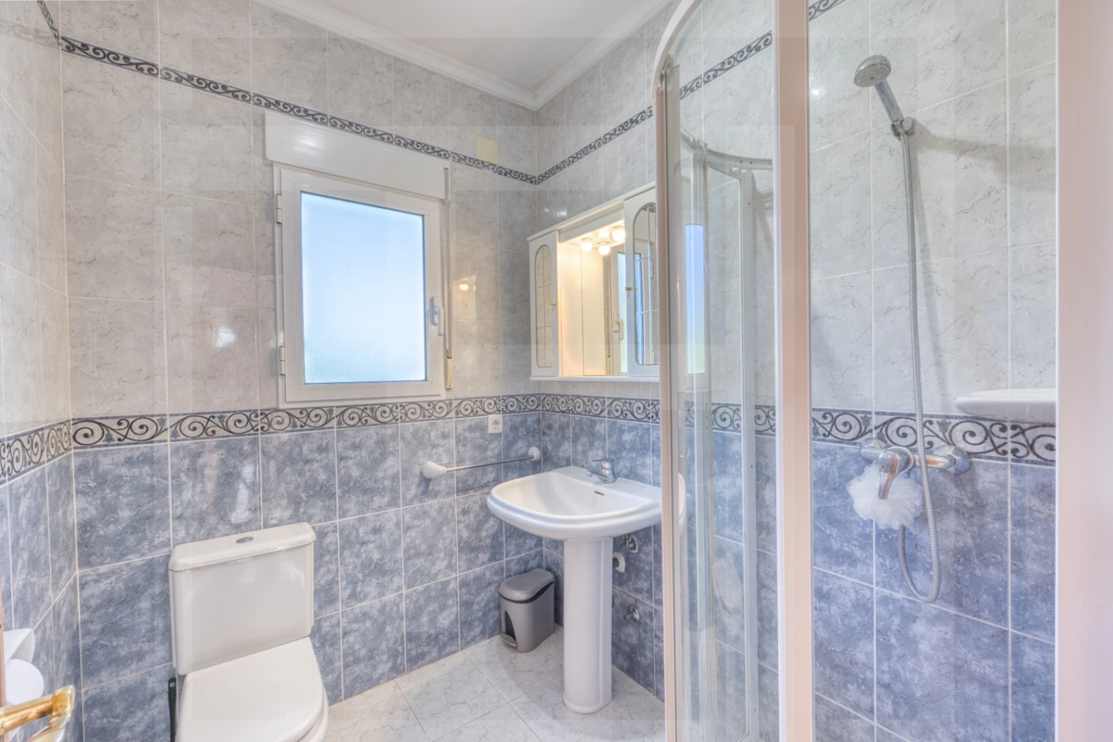 Villa en venta en La Sella con vistas al mar, golf y Montgó.