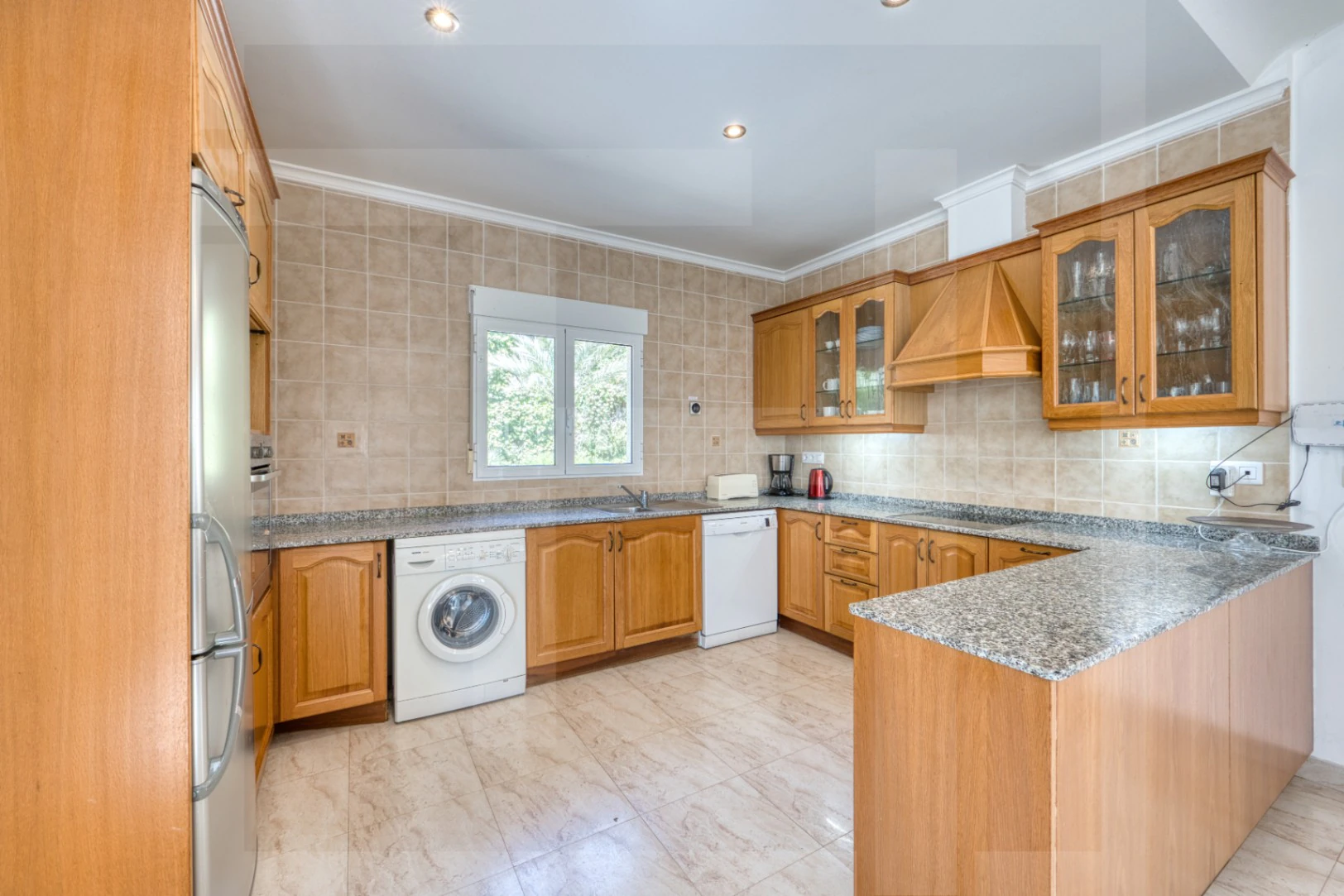 Villa en venta en La Sella con vistas al mar, golf y Montgó.