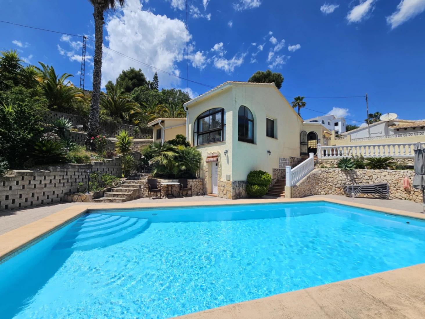 Villa reformada con vistas al mar en venta en Montemar, Benissa Costa