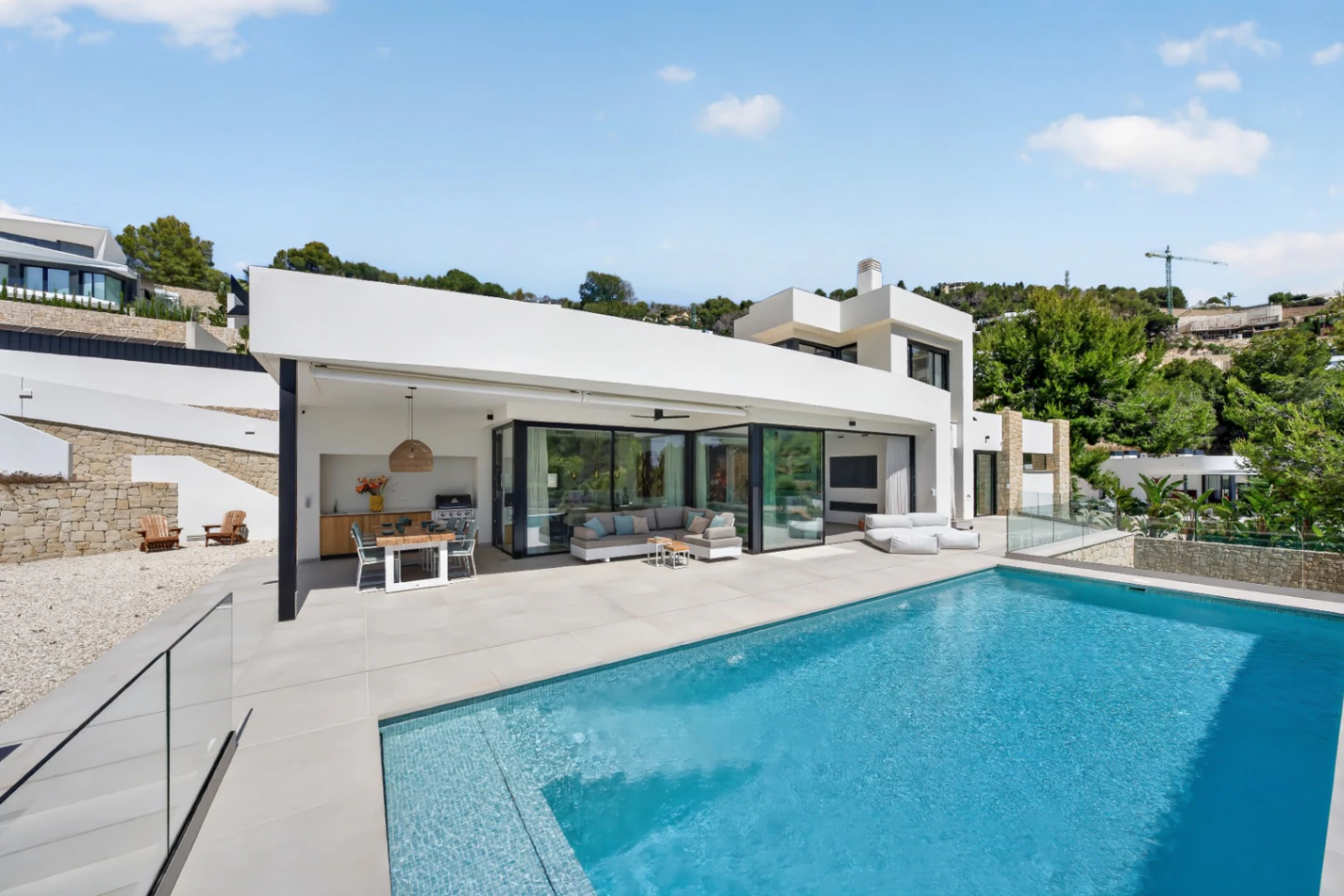 Villa moderna de reciente construcción en venta con vistas al mar en Raco del Galeno, Benissa