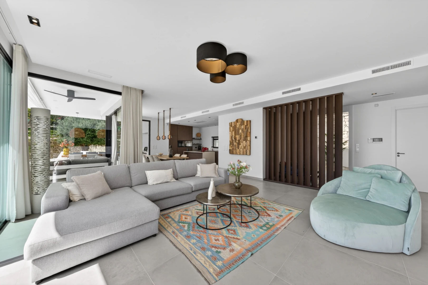 Villa moderna de reciente construcción en venta con vistas al mar en Raco del Galeno, Benissa