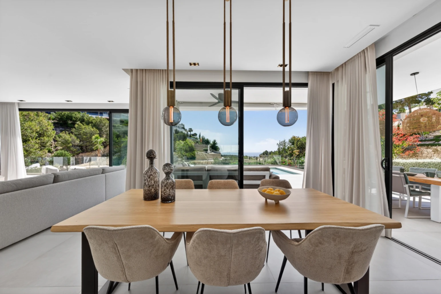 Villa moderna de reciente construcción en venta con vistas al mar en Raco del Galeno, Benissa