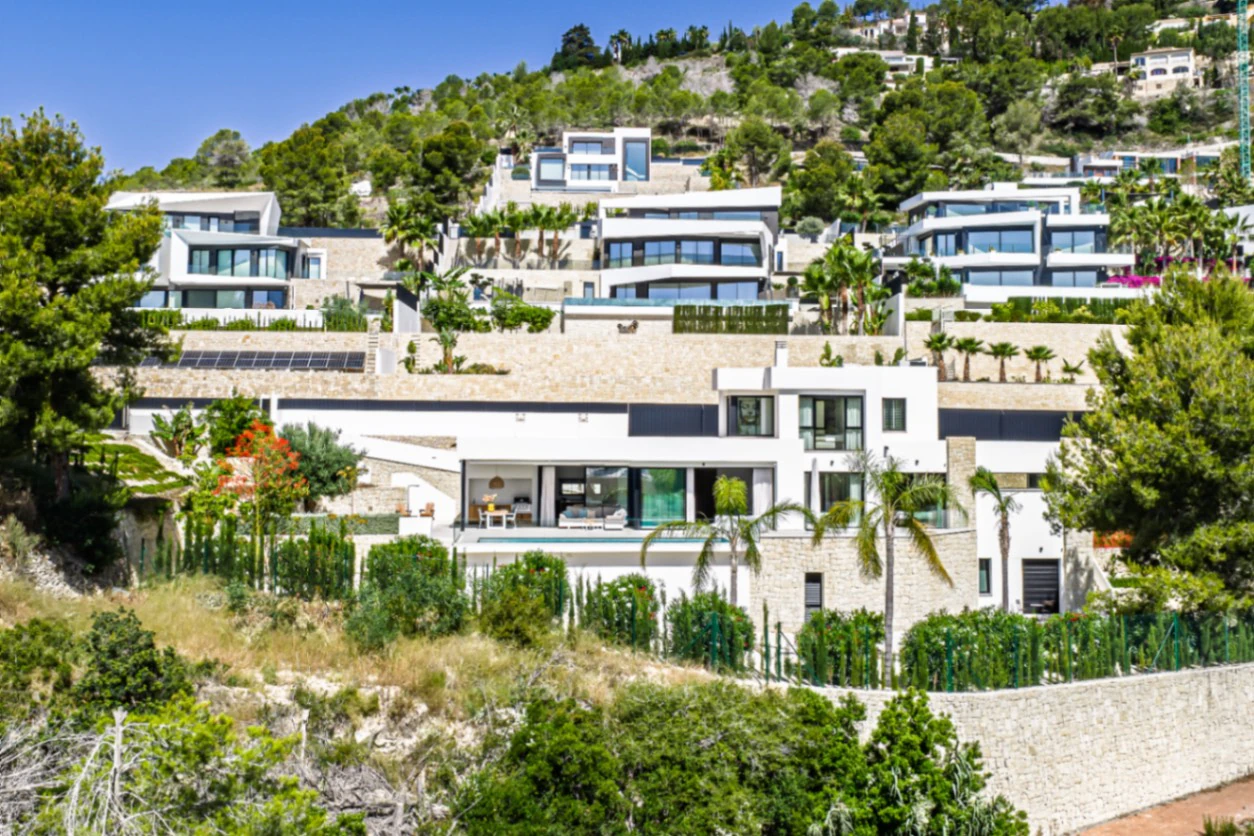 Villa moderna de reciente construcción en venta con vistas al mar en Raco del Galeno, Benissa