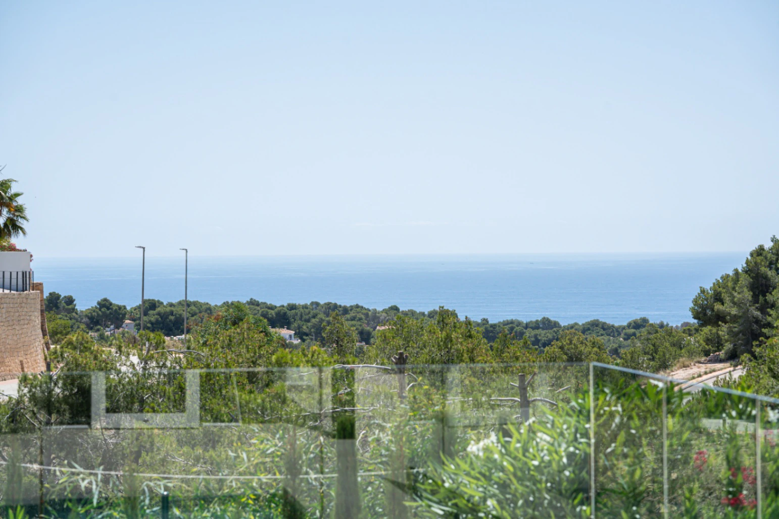 Villa moderna de reciente construcción en venta con vistas al mar en Raco del Galeno, Benissa