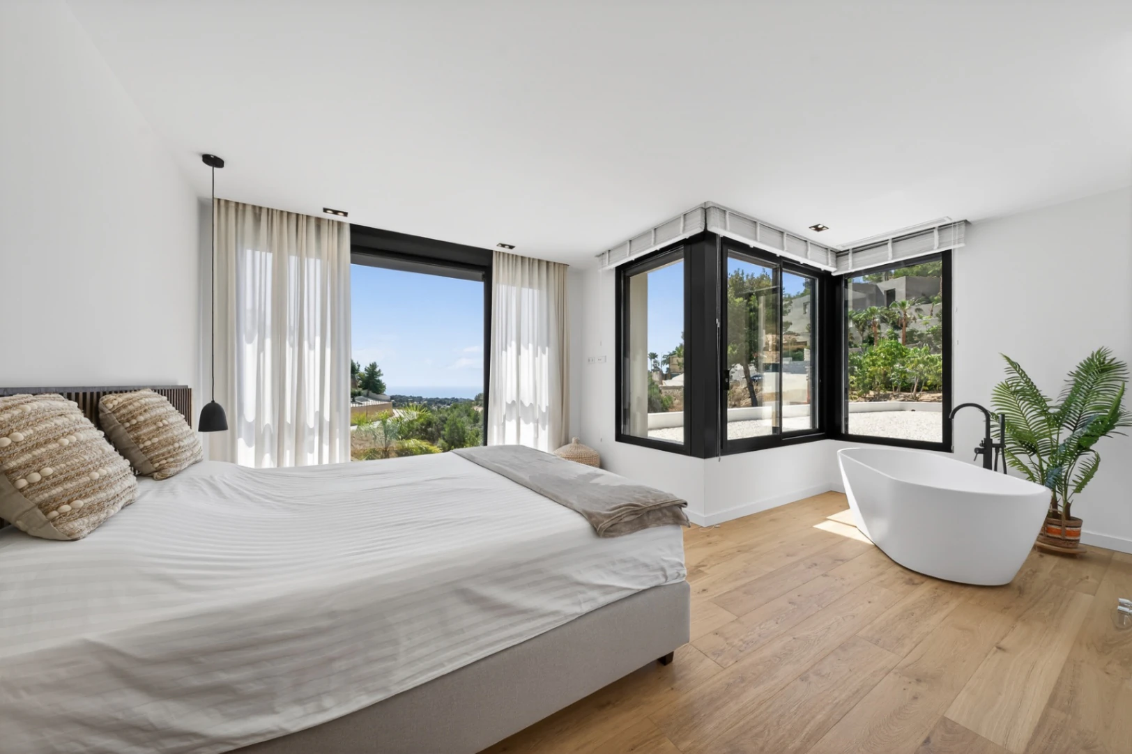 Villa moderna de reciente construcción en venta con vistas al mar en Raco del Galeno, Benissa