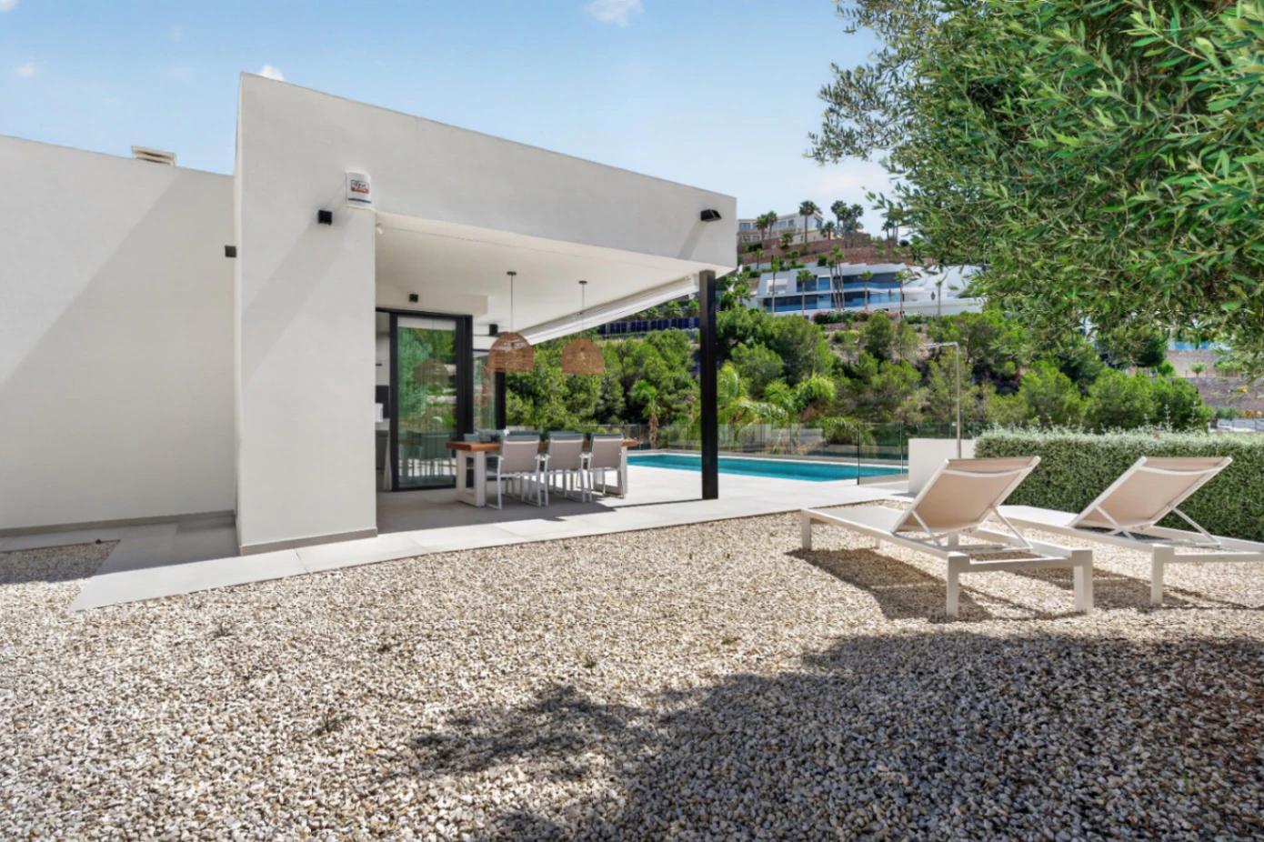 Villa moderna de reciente construcción en venta con vistas al mar en Raco del Galeno, Benissa