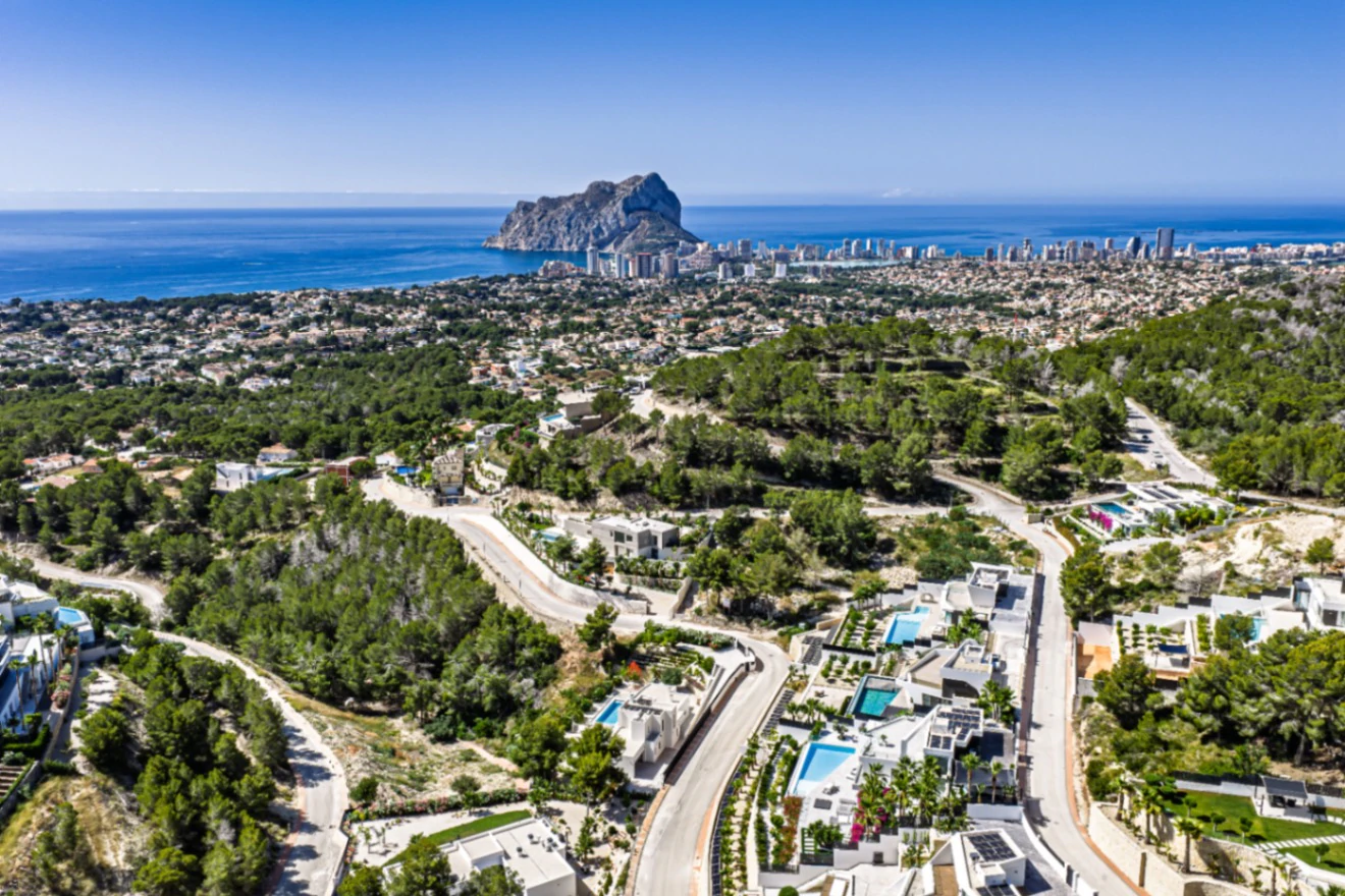 Villa moderna de reciente construcción en venta con vistas al mar en Raco del Galeno, Benissa