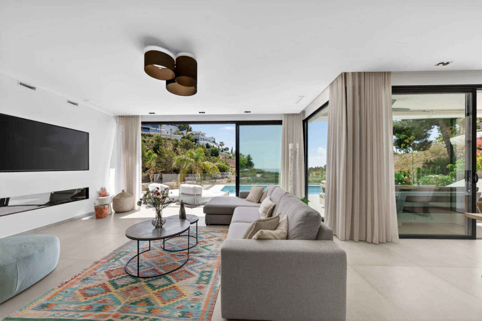 Villa moderna de reciente construcción en venta con vistas al mar en Raco del Galeno, Benissa