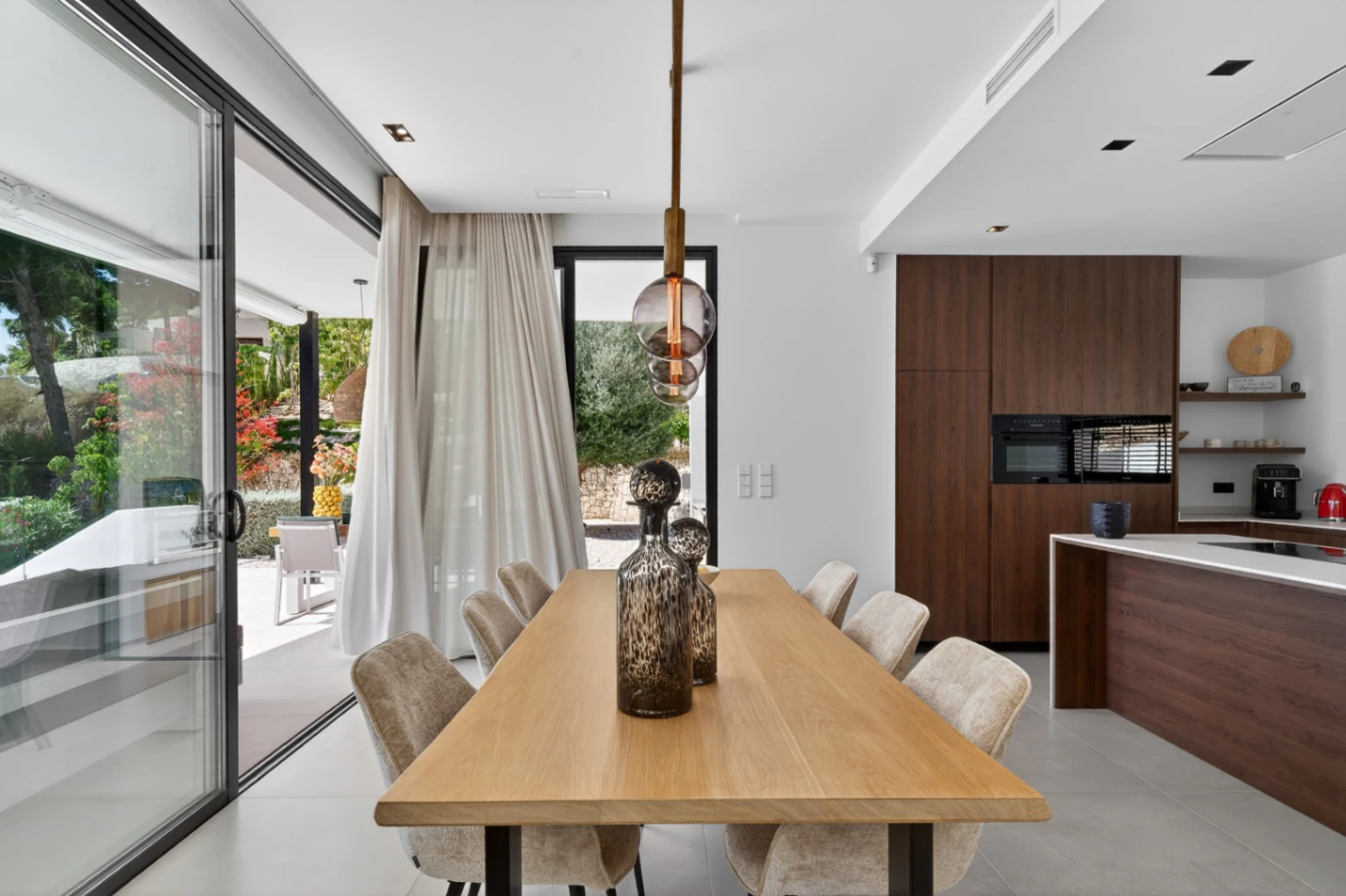 Villa moderna de reciente construcción en venta con vistas al mar en Raco del Galeno, Benissa