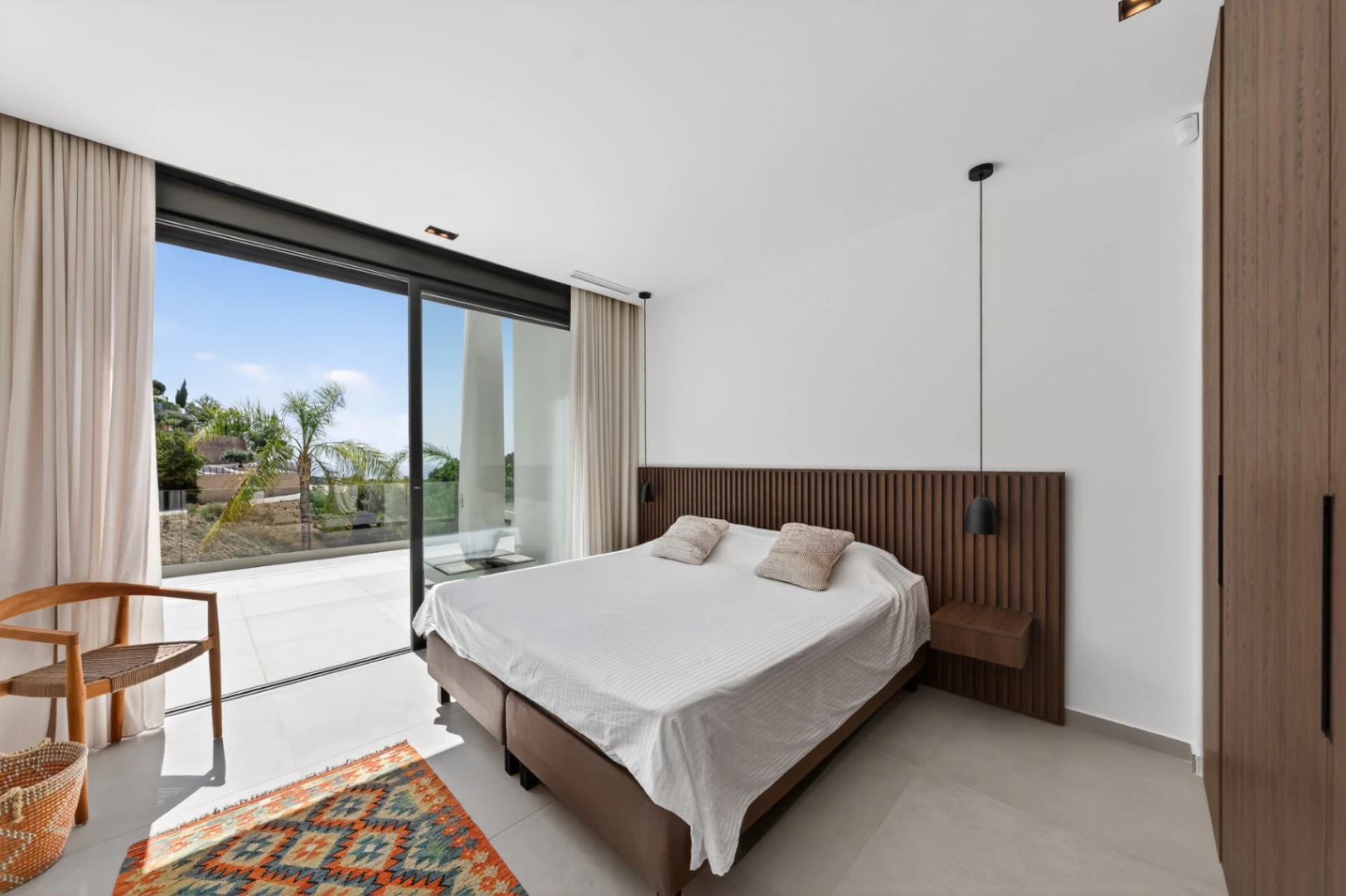 Villa moderna de reciente construcción en venta con vistas al mar en Raco del Galeno, Benissa