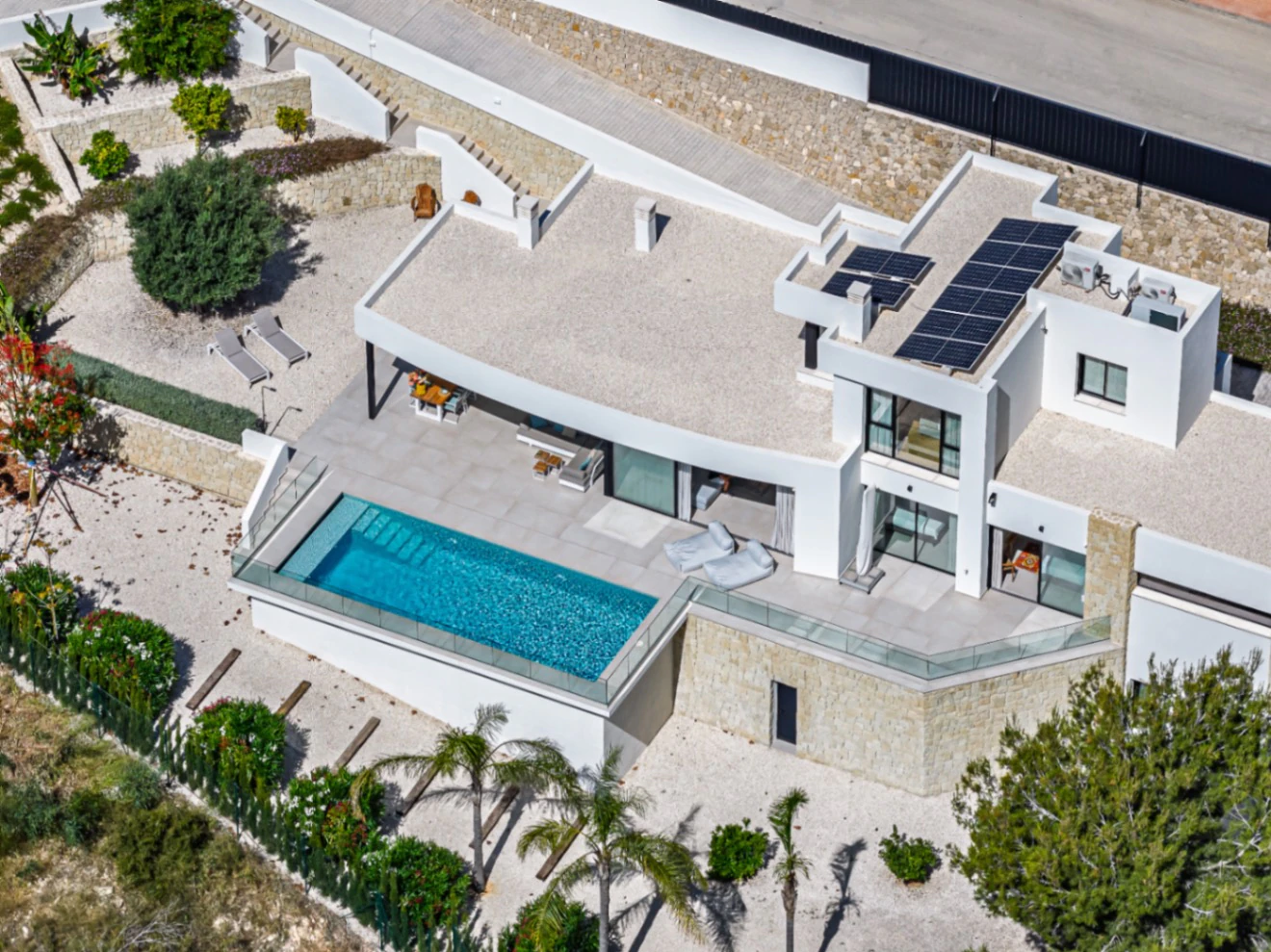 Villa moderna de reciente construcción en venta con vistas al mar en Raco del Galeno, Benissa