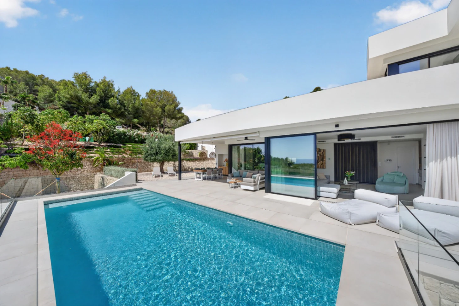 Villa moderna de reciente construcción en venta con vistas al mar en Raco del Galeno, Benissa