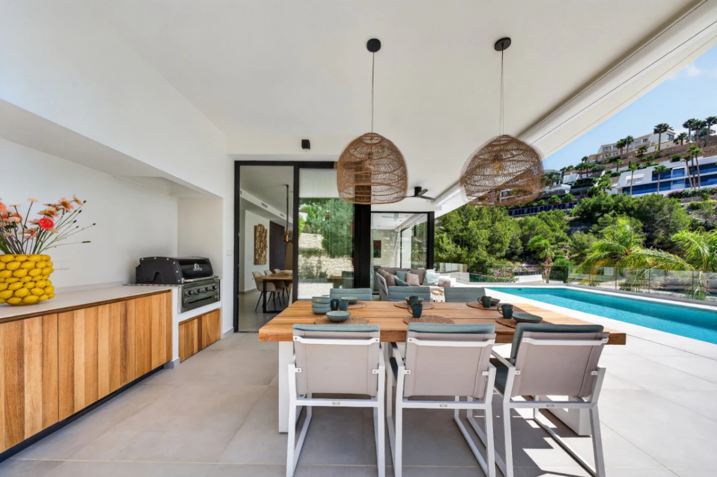 Villa moderna de reciente construcción en venta con vistas al mar en Raco del Galeno, Benissa
