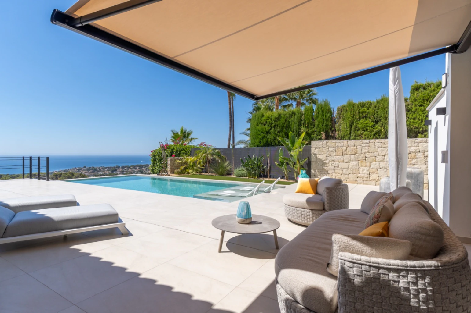 Villa méditerranéenne récemment construite à vendre à Benissa avec vue panoramique sur la mer à 180°