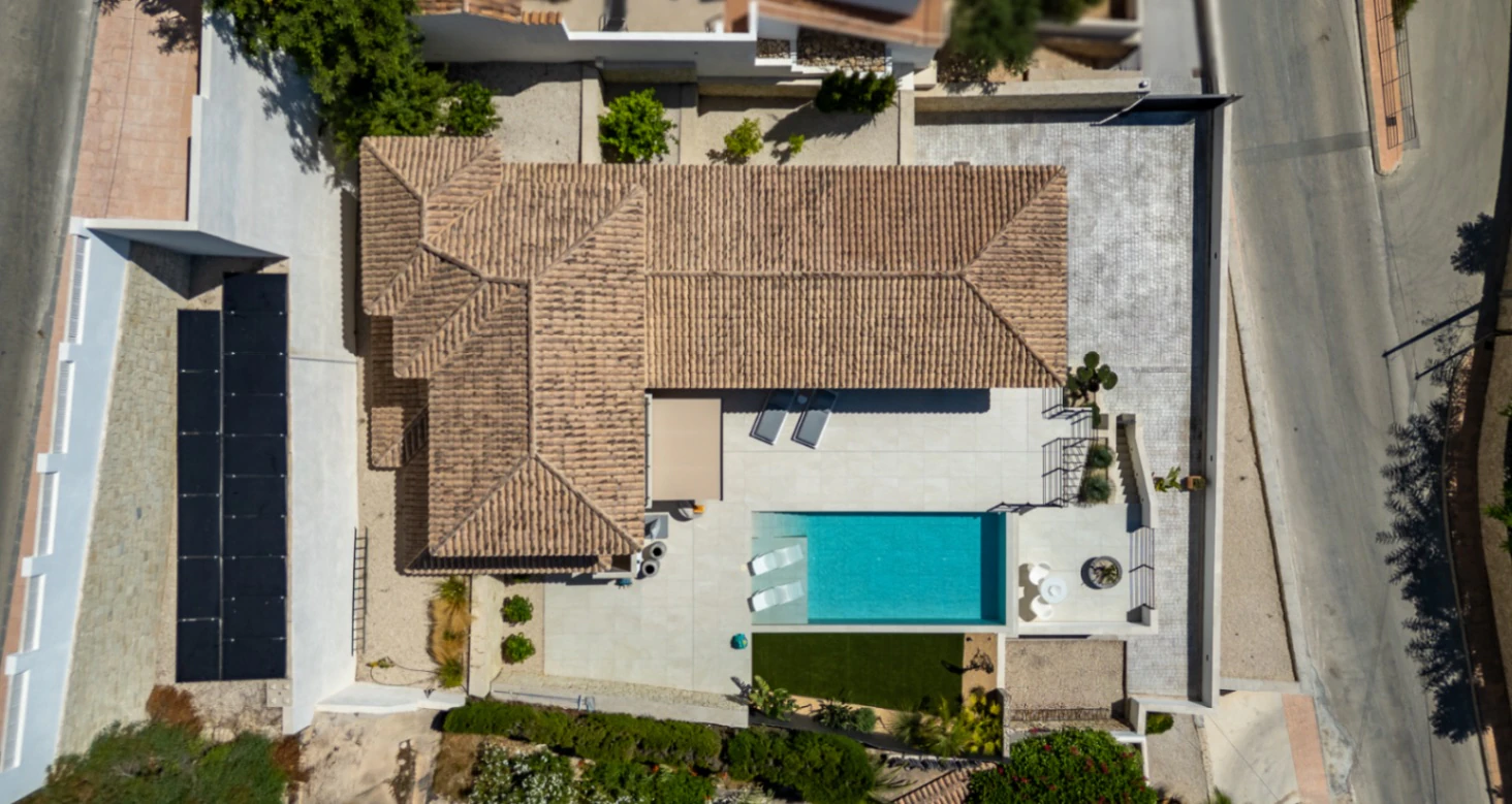 Villa méditerranéenne récemment construite à vendre à Benissa avec vue panoramique sur la mer à 180°