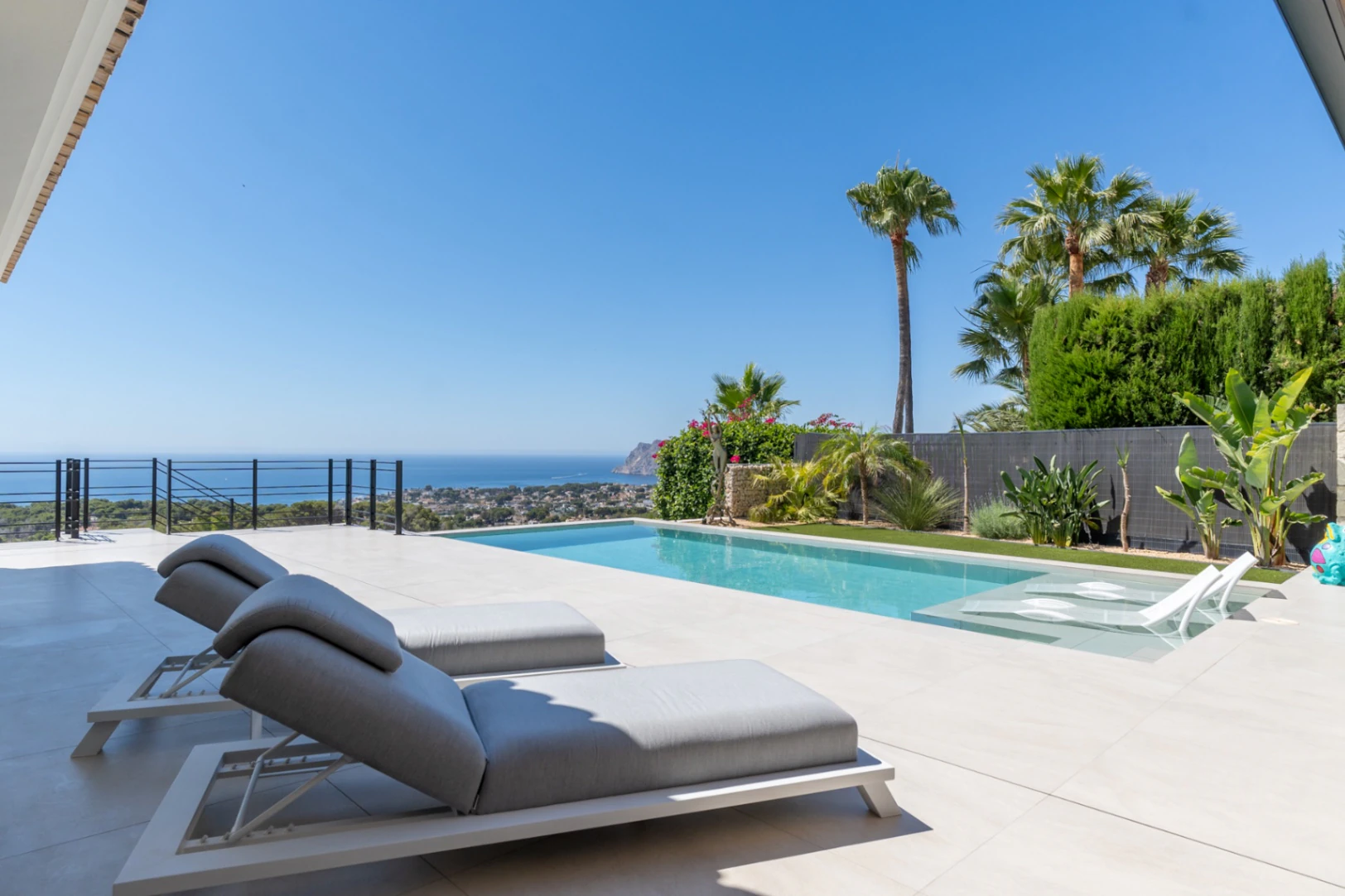 Villa méditerranéenne récemment construite à vendre à Benissa avec vue panoramique sur la mer à 180°
