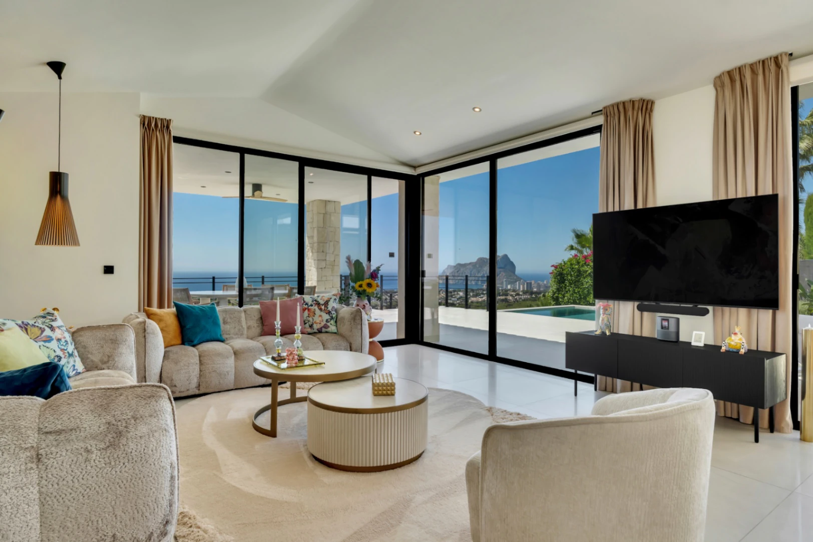 Villa méditerranéenne récemment construite à vendre à Benissa avec vue panoramique sur la mer à 180°