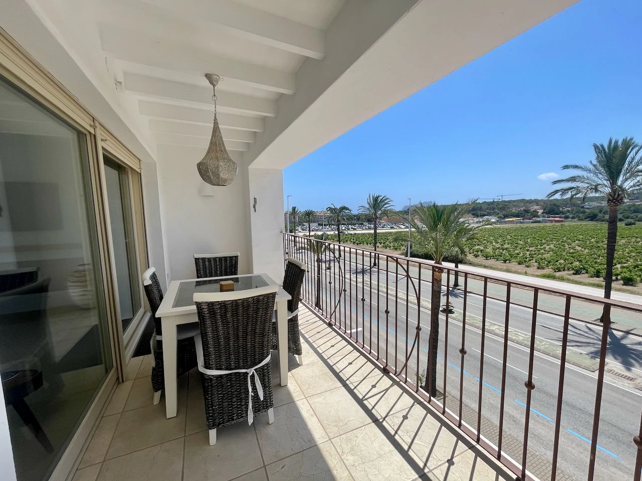 Ático dúplex de lujo en completamente renovado en Club Moraira con piscina privada y vistas al mar.